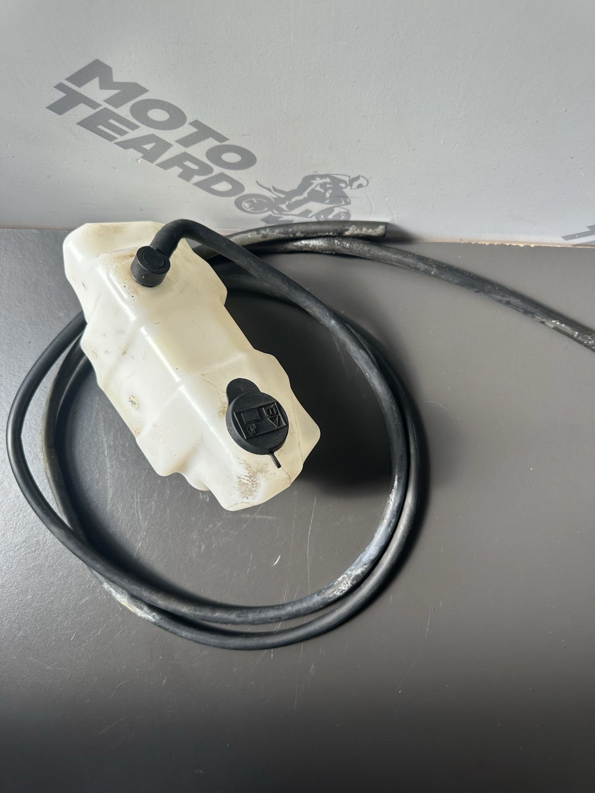 TRIUMPH STREET TRIPLE 675 675R COOLANT BOTTLE Radiator Coolant Bottle T2102200