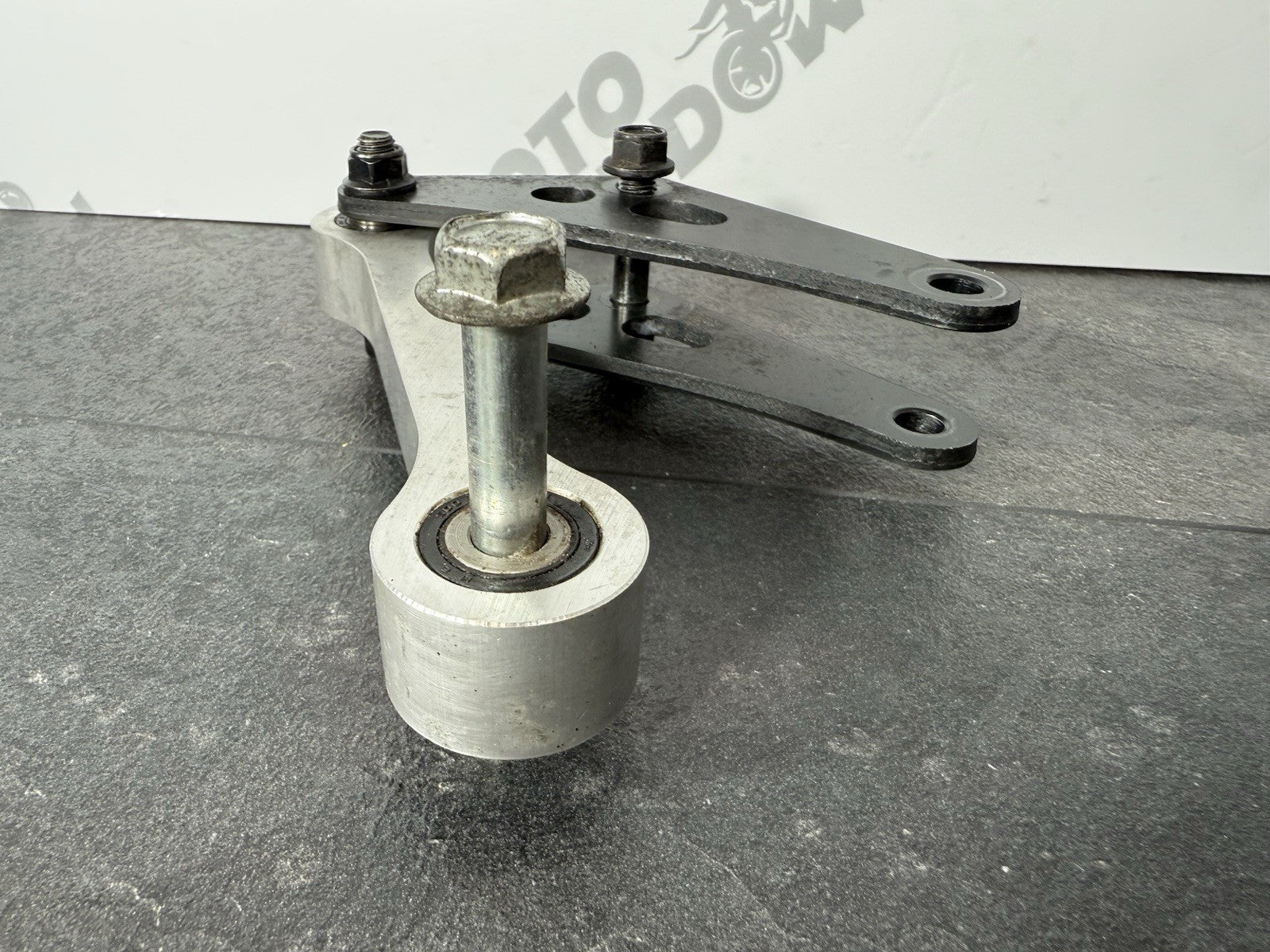 b7c69736-33fc-4990-81e8-b578ae3e8cf1