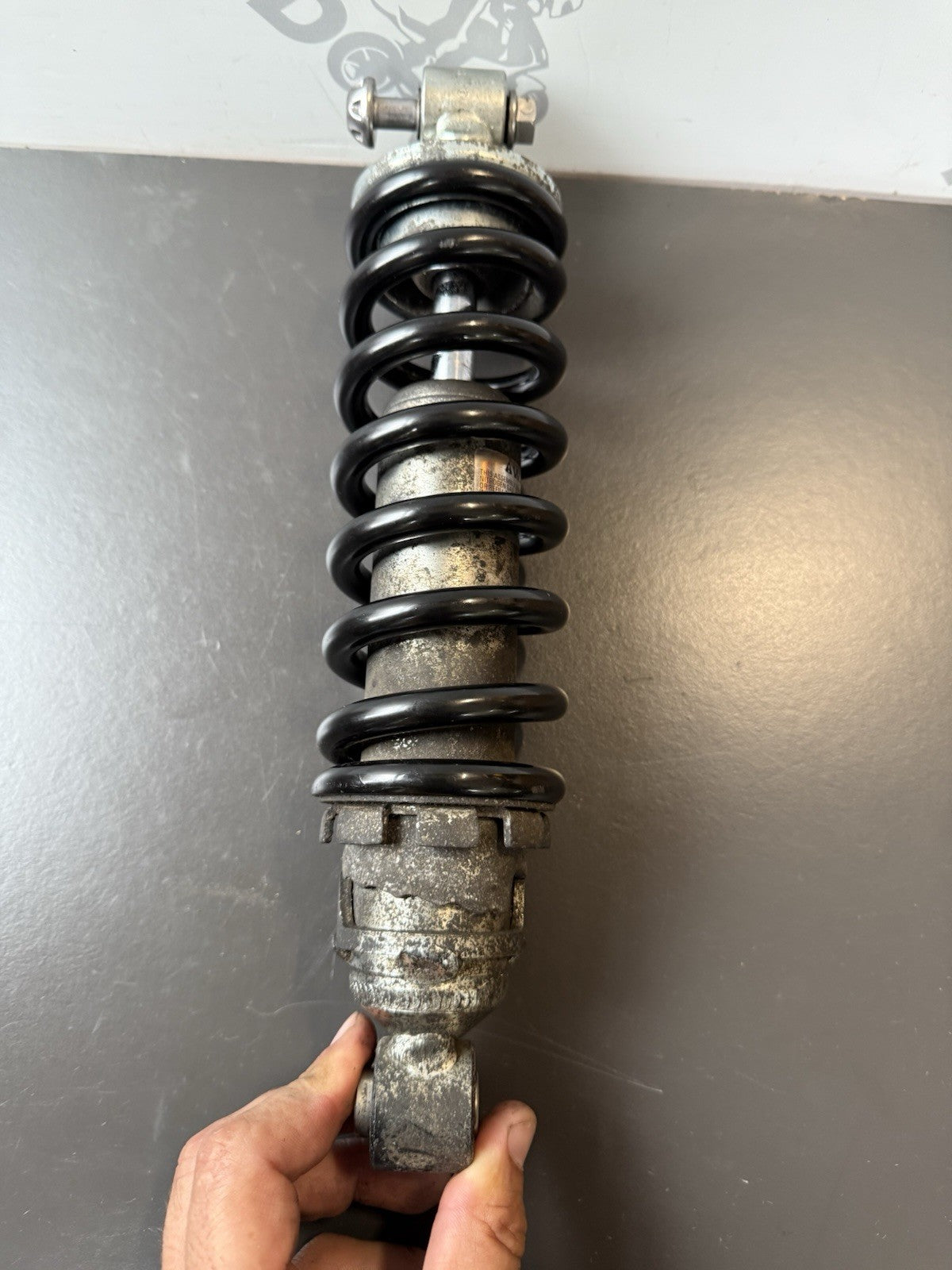 TRIUMPH TRIDENT 660 REAR SHOCK TRIDENT 660 Rear Shock OEM YEAR 2021-2024