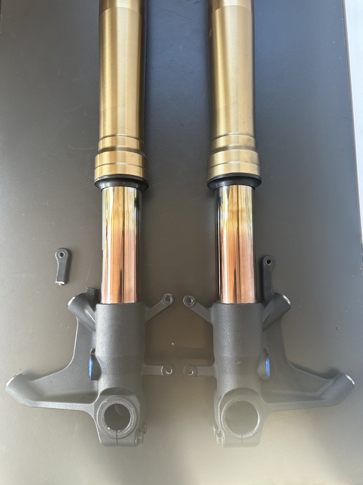 SUZUKI GSXR 1000 GSXR1000 2009-2016 FORKS FRONT SUSPENSION *READ DESCRIPTION*