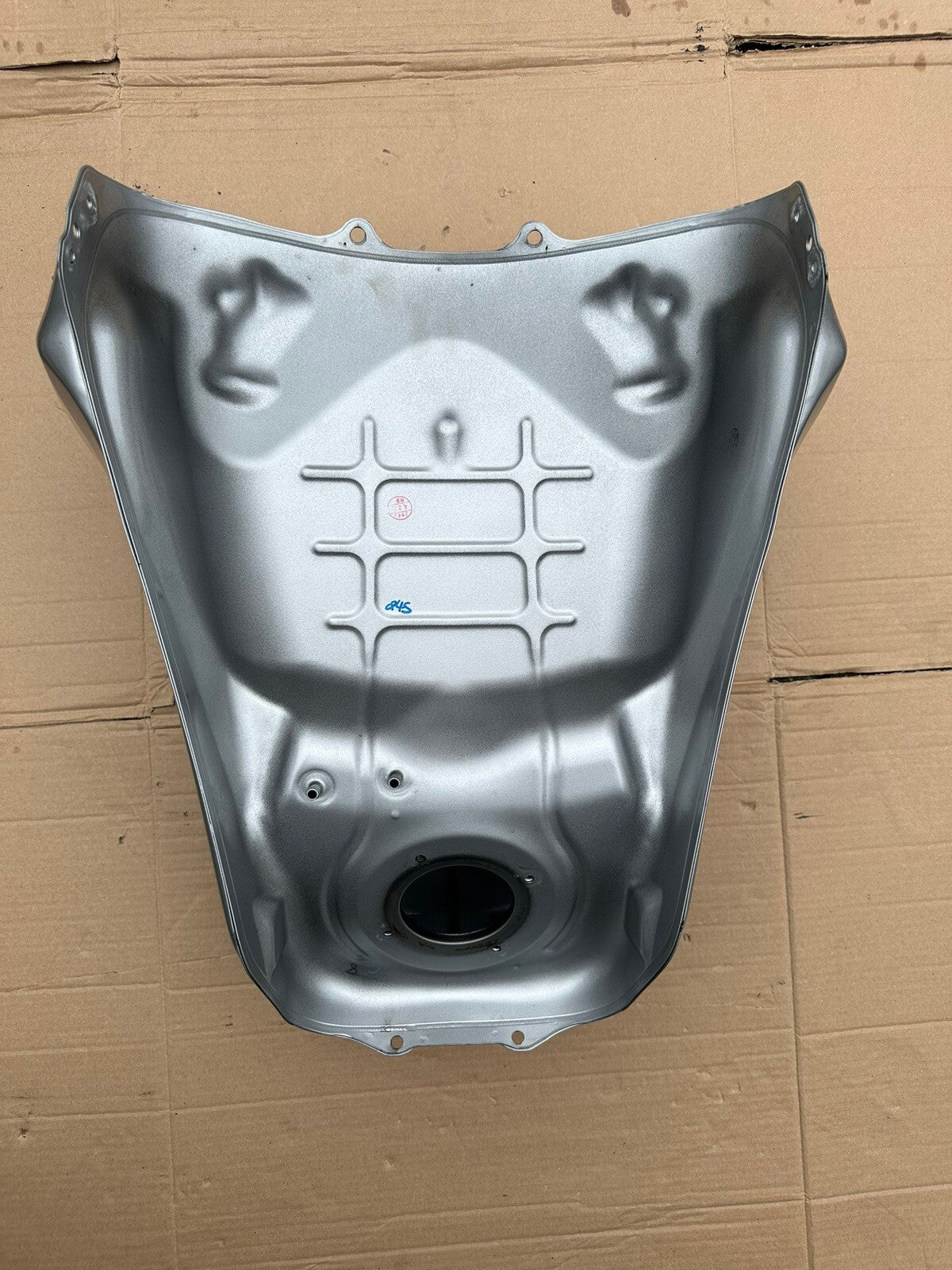 YAMAHA MT-09 SP MT09SP Fuel Tank Petrol Tank B7NY24100004 *DENTED* OEM 2021 -