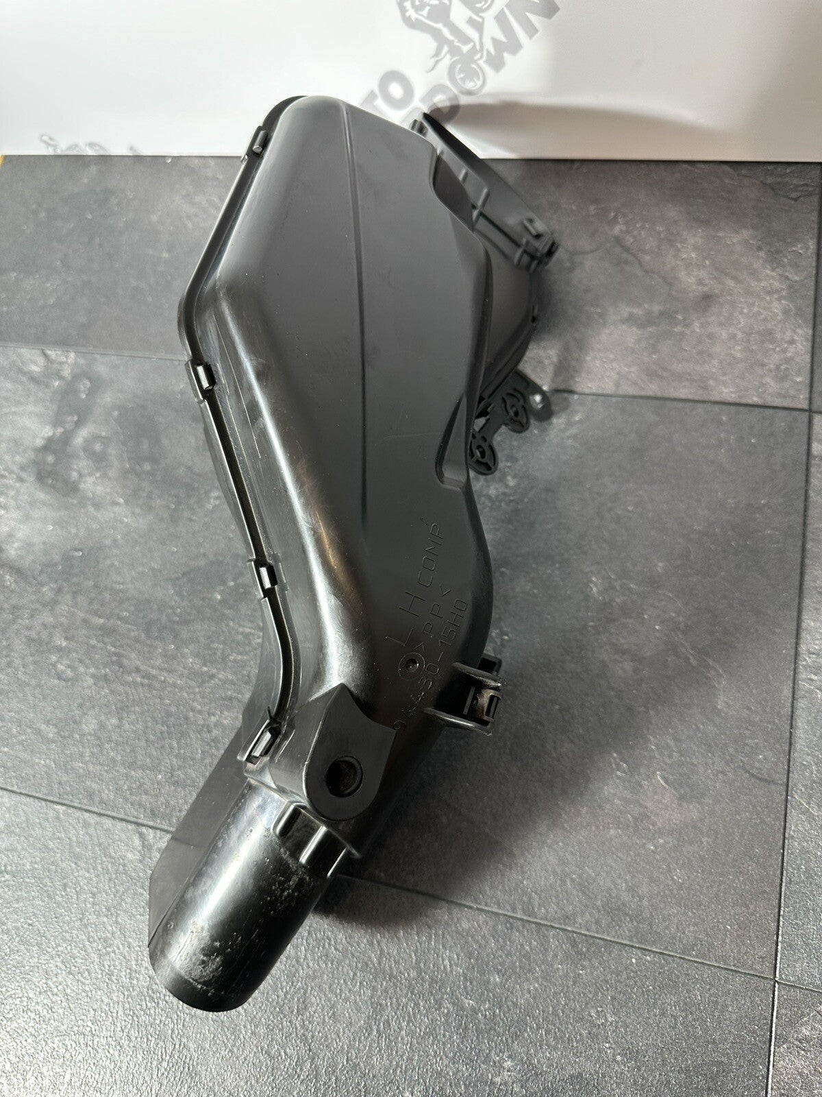 Suzuki GSXR 1300 2016 HAYABUSA Left Air Intake Duct Tube 18408 Miles OEM