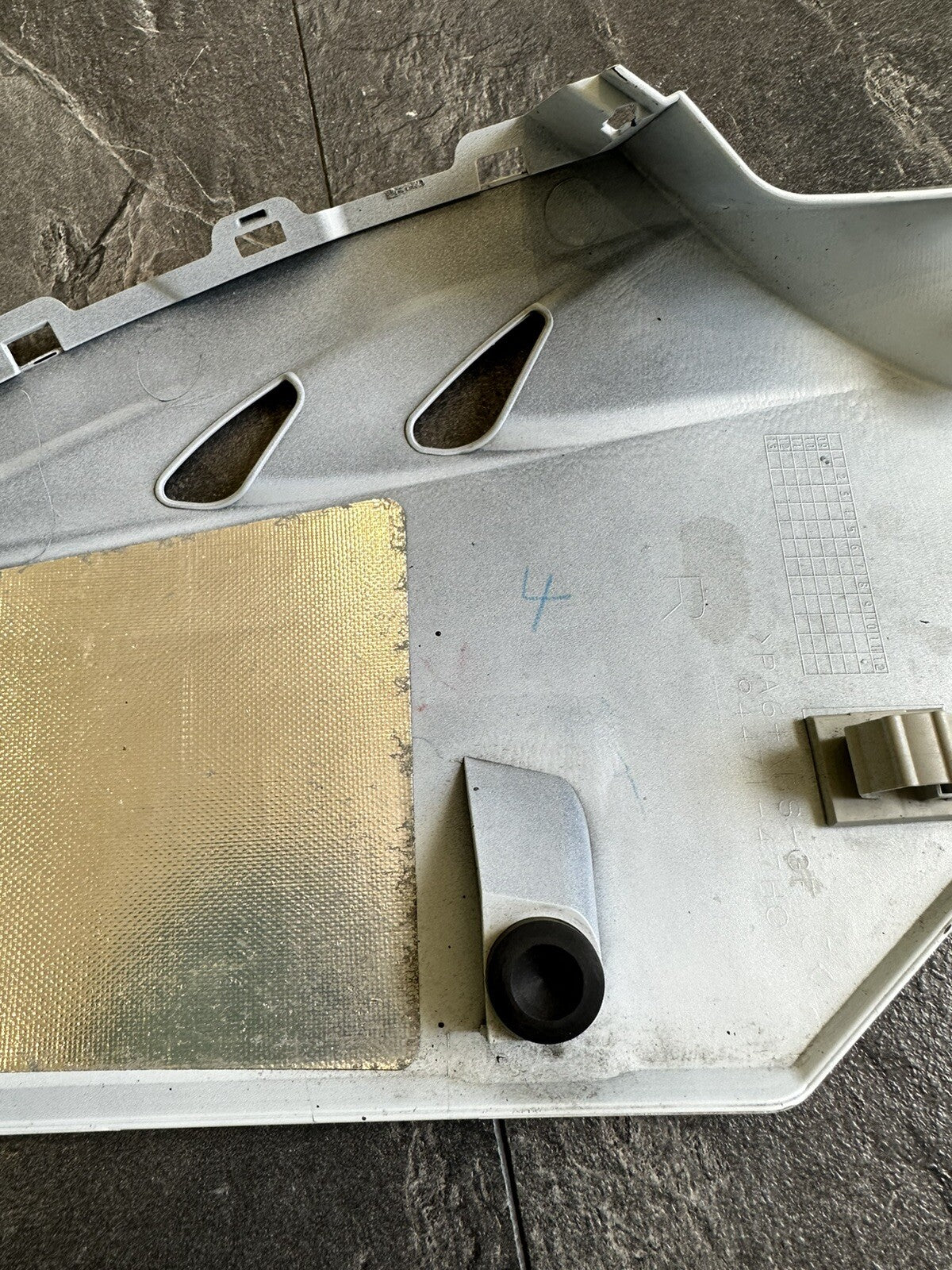 Suzuki GSXR 1000 2009 Right Belly Pan Lower Fairing Cowl 2009-2016 9715 Miles