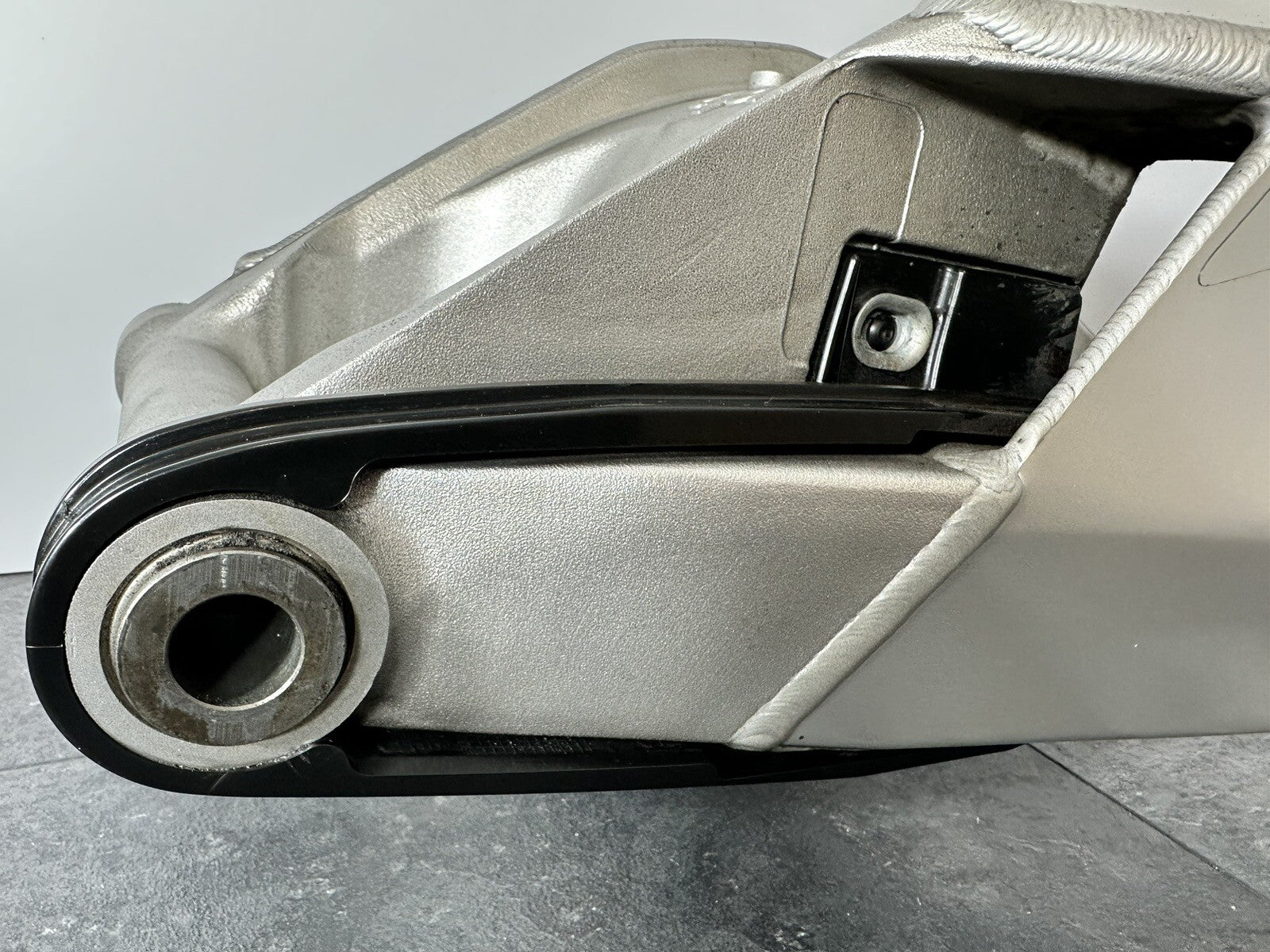 Aprilia Tuono V4 1100 Factory 2020 Swingarm Swinging Arm 6889 Miles OEM 2019