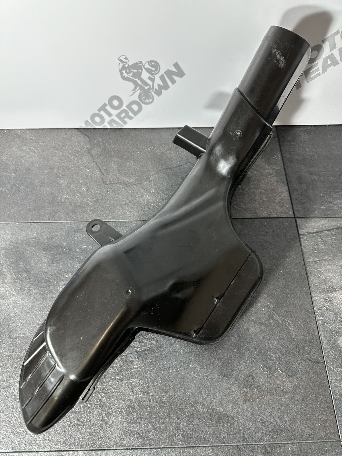 Suzuki GSXR 1300 2016 HAYABUSA Right Air Intake Duct Tube 18408 Miles OEM