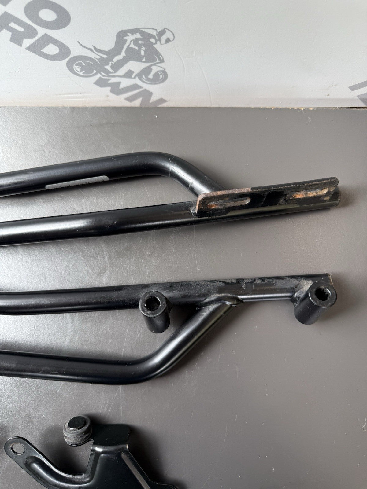 TRIUMPH TRIDENT 660 Top Case Carrier Luggage Plate Rear Rack Arms 2021-2024