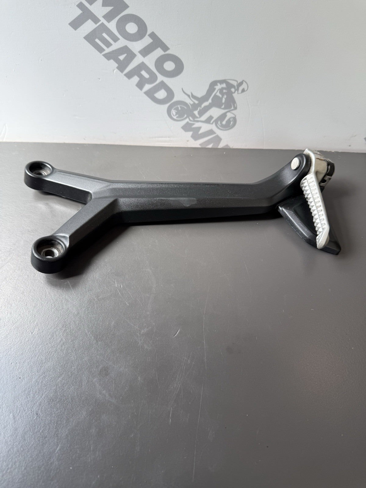 TRIUMPH TRIDENT 660 Right Rear Footrest Hanger - T2086606 2021-2024 RT Footrest