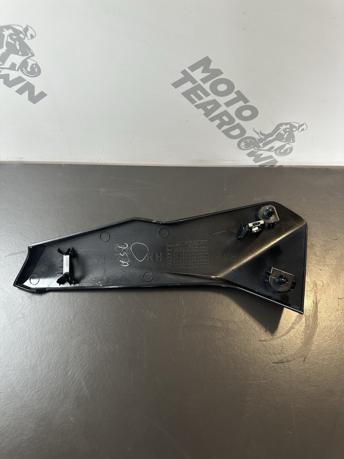 KTM 125 DUKE RIGHT SIDE PANEL RIGHT FAIRING Panel 2024- OEM KTM 125 RT FAIRING