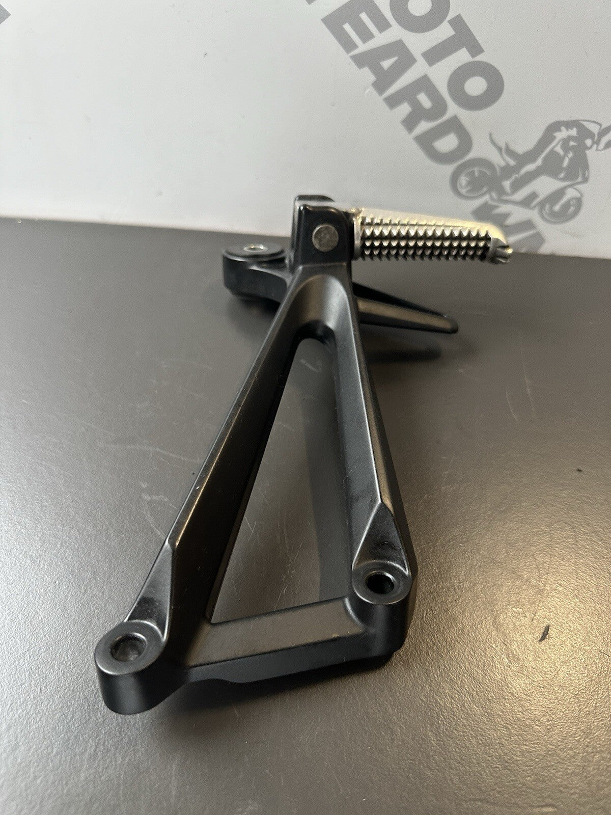 YAMAHA MT-03 Right Rear Foot Hanger YAMAHA MT03 Right Pillion Hanger RT Foot OEM