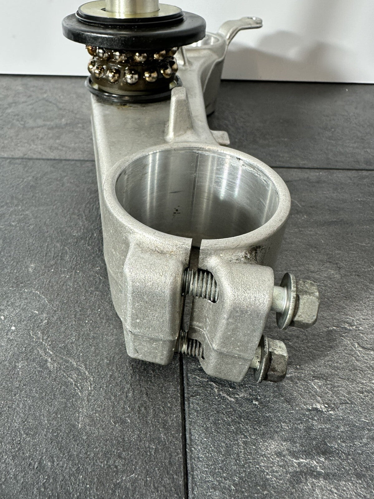Suzuki GSXR 1300 2016 HAYABUSA Lower Yoke Steering Stem Bearings 18408 Miles OEM