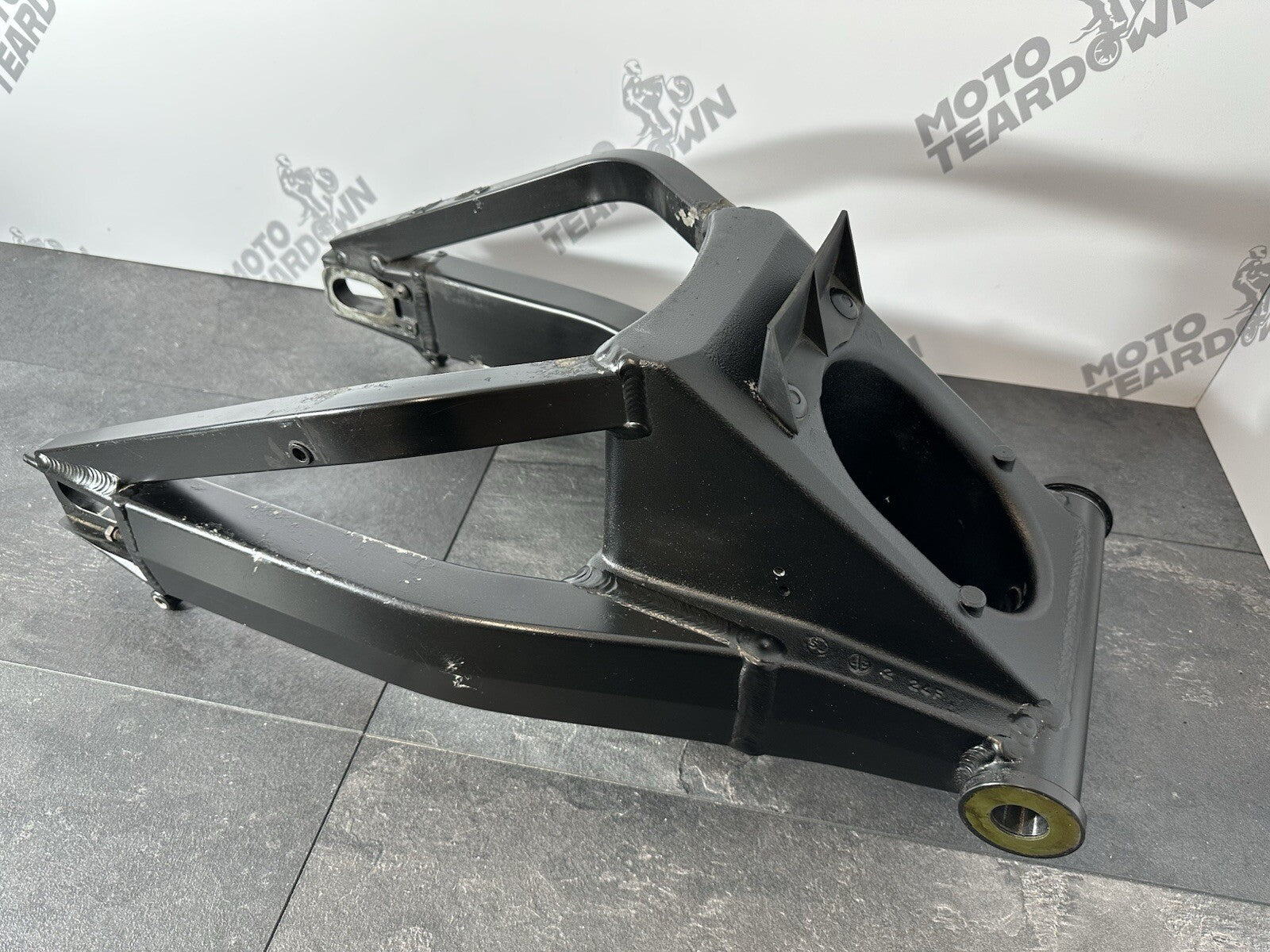 Suzuki GSXR 1300 2016 HAYABUSA Swingarm Rear Swinging Arm 18408 Miles OEM
