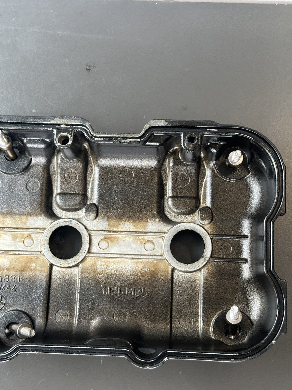 Speed Triple 1050 Engine Rocker Cam Cover Genuine Triumph 2011-2015 DESCRIPTION