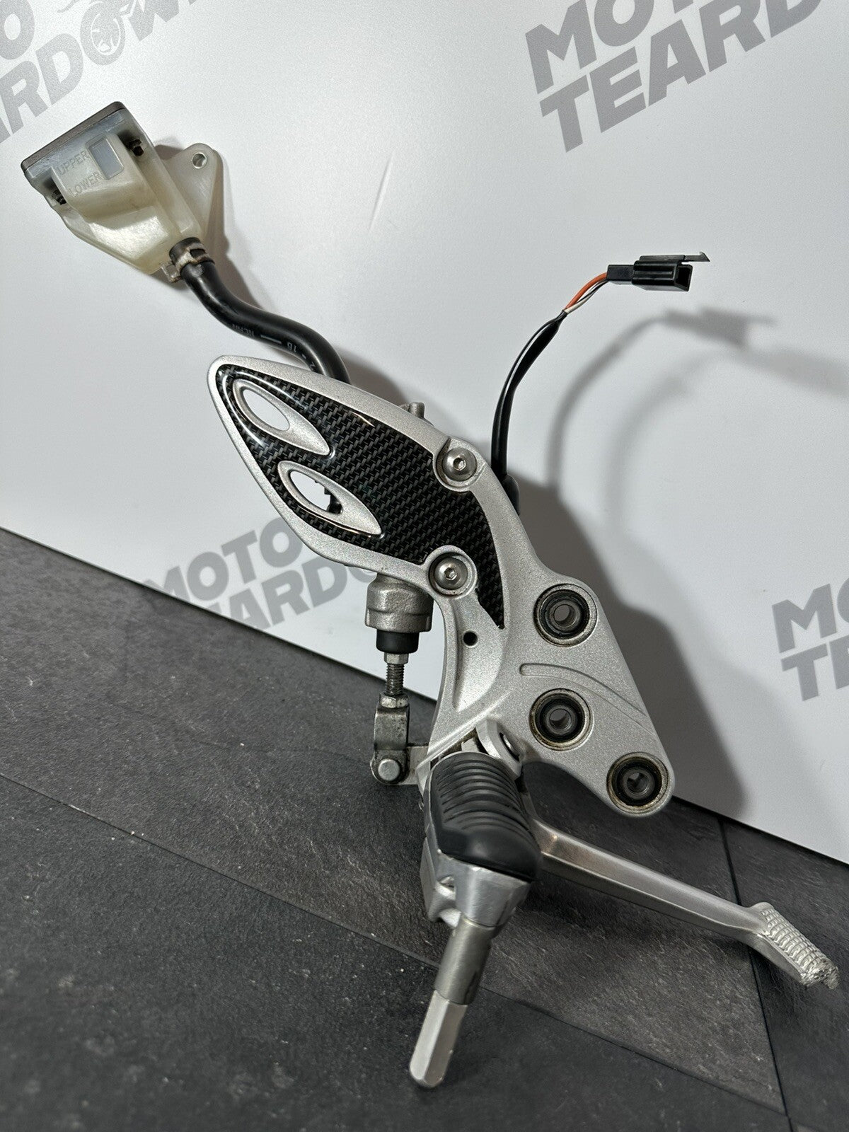 Suzuki GSXR 1300 2016 HAYABUSA Right Rearset Footrest Rear Brake 18408 Miles OEM