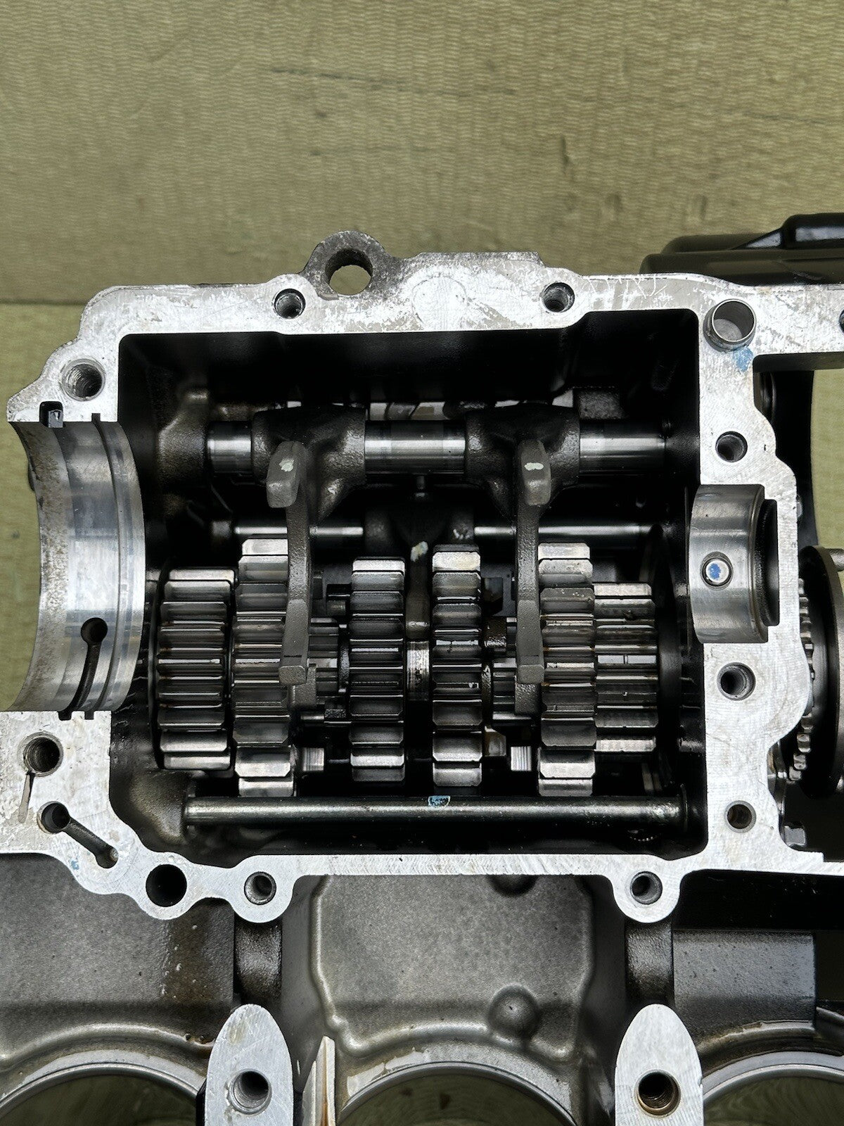 TRIUMPH 675 R DAYTONA GEAR BOX ASSEMBLY Top Engine Case 2011 675R Gear Assembly