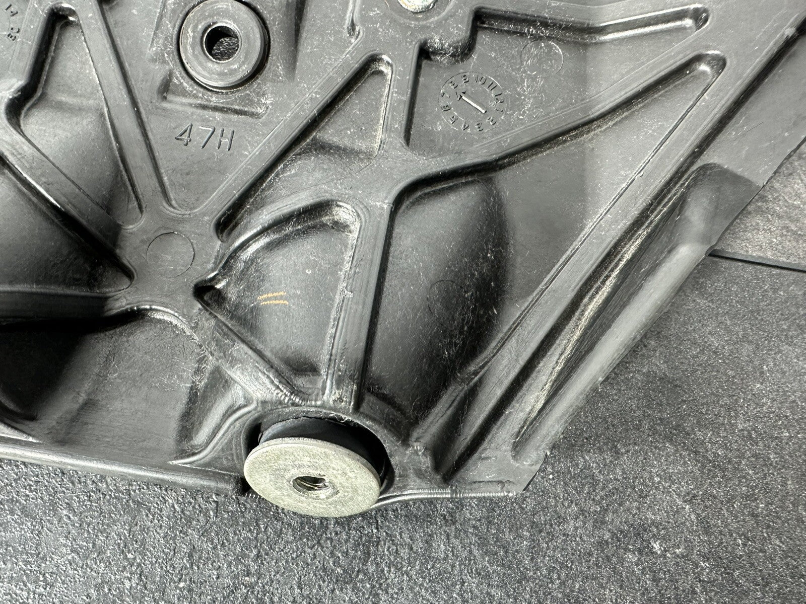 Suzuki GSXR 1000 2014 Fuel Tank Front Cover Bracket 22774 Miles 2009-2016 OEM