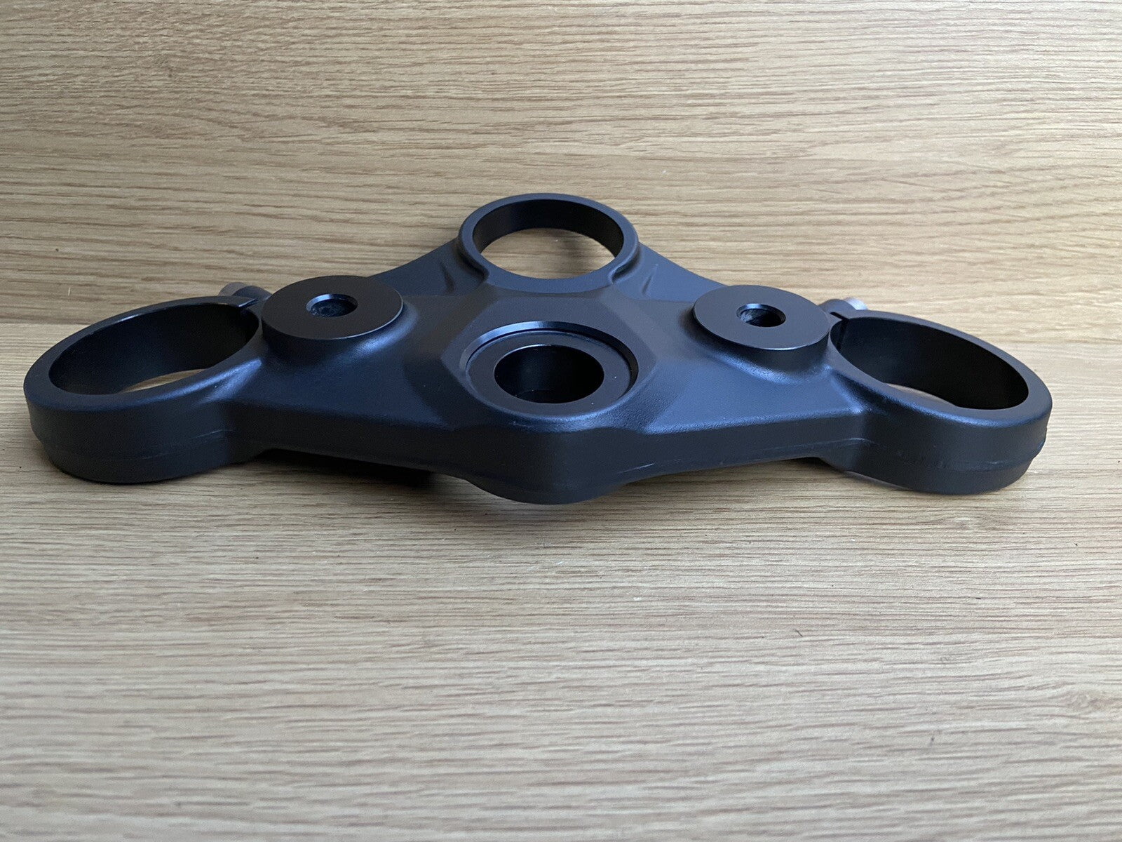 TRIUMPH STREET TRIPLE R RS 765 TOP YOKE Top CLAMP OEM 2017-2019 2041726 Upper