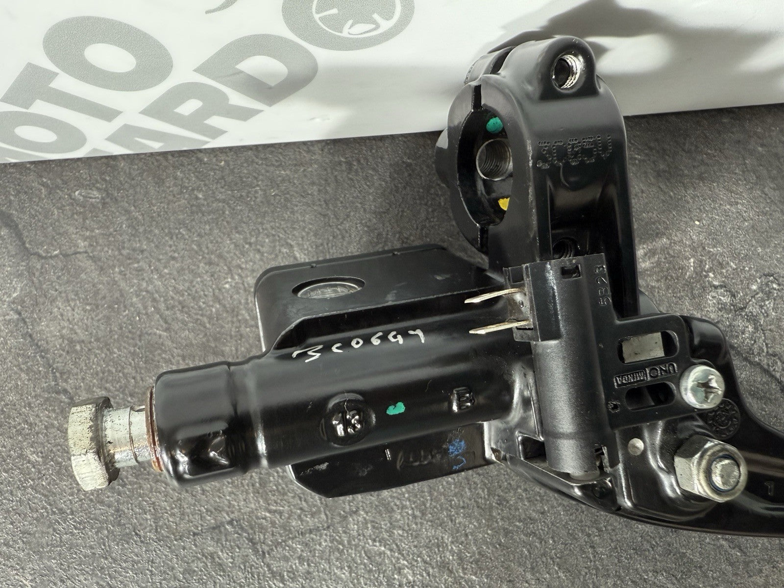 f2b27afa-55ac-41e8-b147-4c4d9685e413