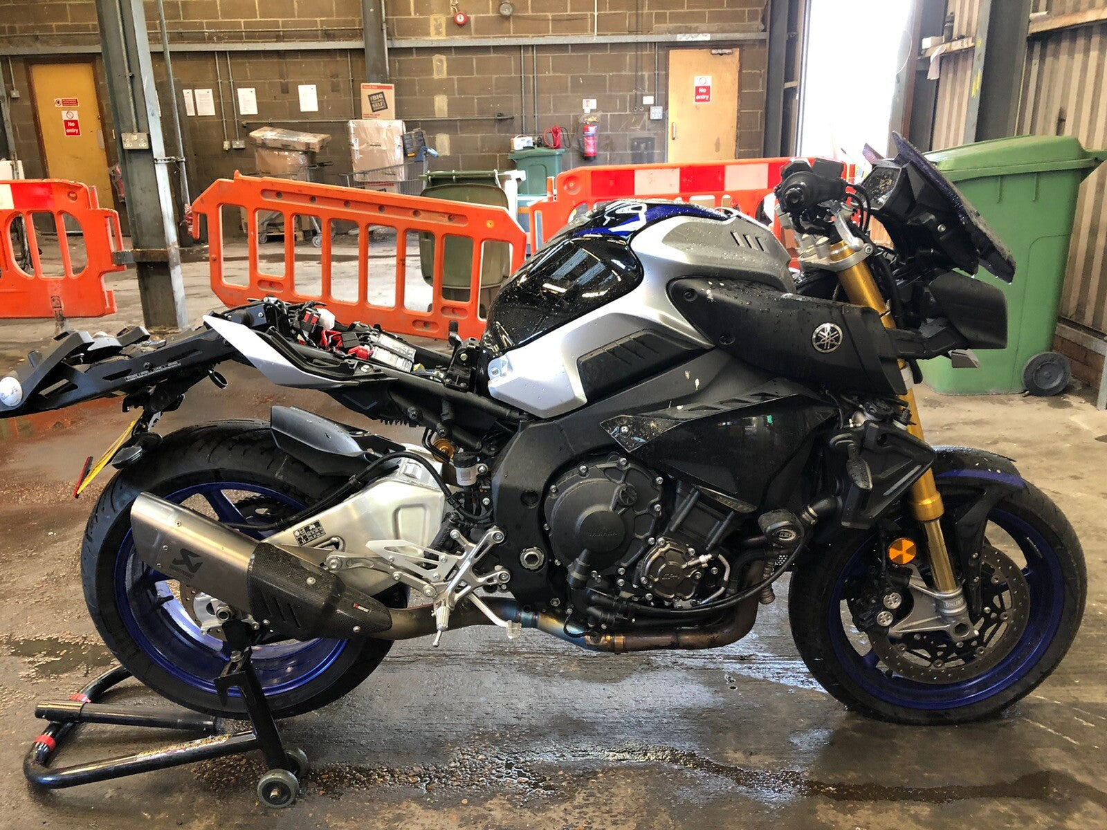 Yamaha MT10 SP 2018 Left Speedo Infill Panel & Power Outlet OEM Only 2826 Miles