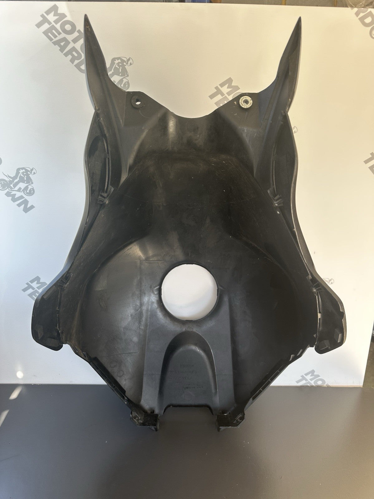 HONDA CBR1000RR Genuine Fuel Petrol Tank Centre Cover Panel Fairing 2004 2005