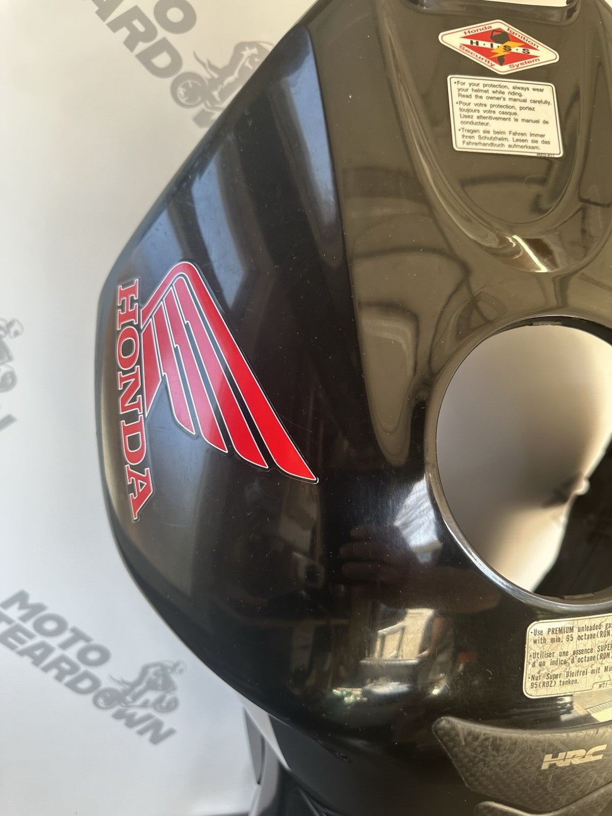HONDA CBR1000RR Genuine Fuel Petrol Tank Centre Cover Panel Fairing 2004 2005
