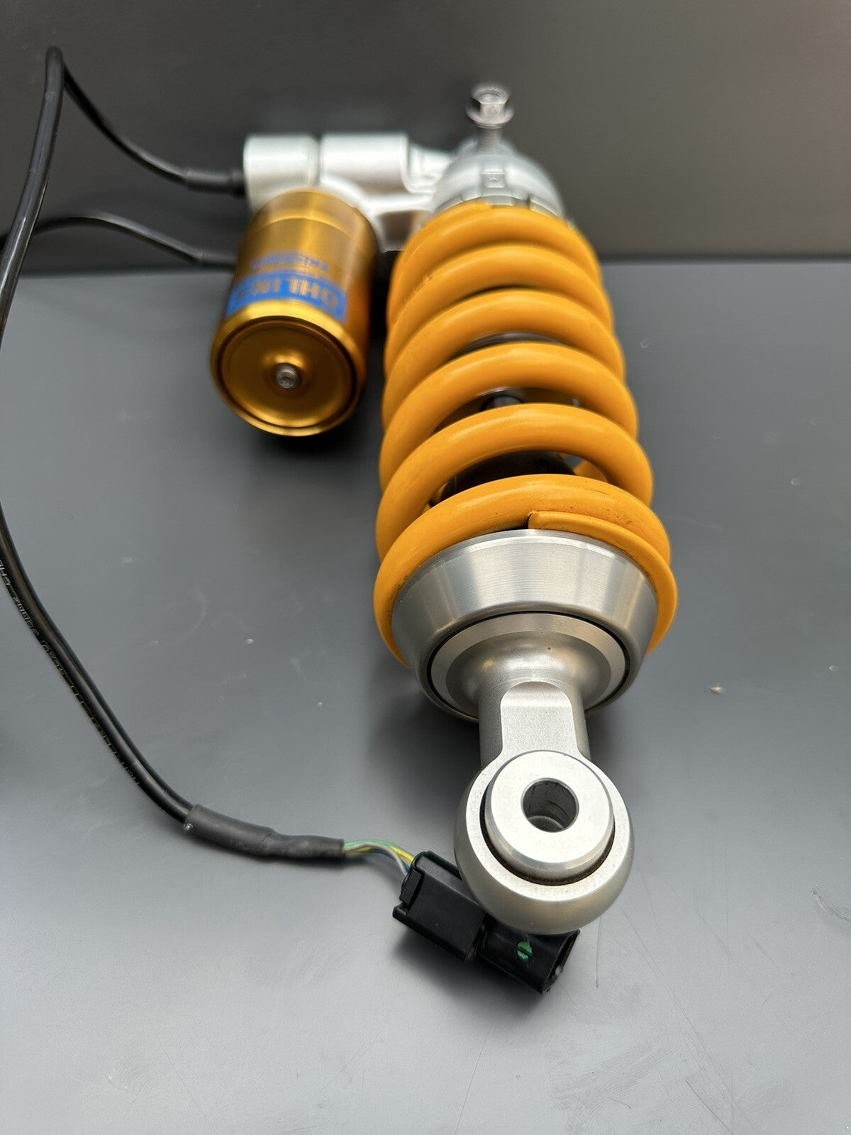 TRIUMPH SPEED TRIPLE 1200 RS 2022 OHLINS ELECTRIC REAR SHOCK ABSORBER *UK ONLY*