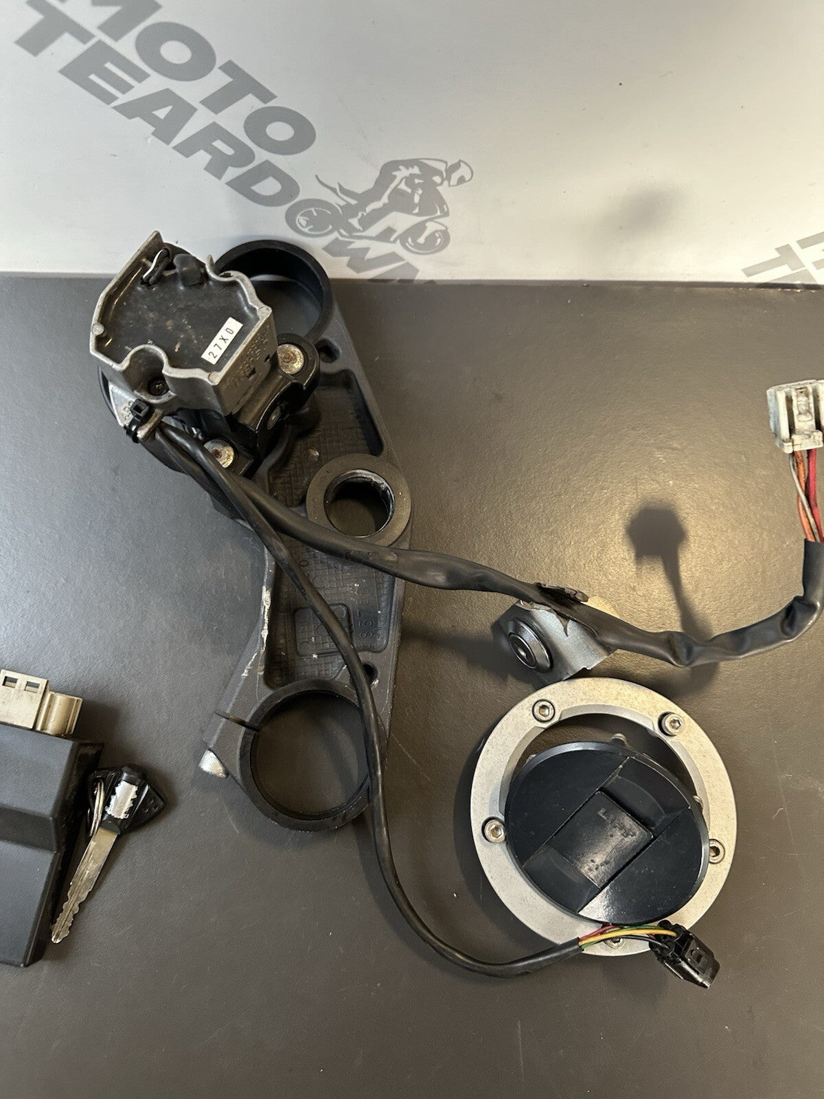 Suzuki GSXR 600 750 ECU ignition fuel cap seat lock set & key 2011 - 2016 L1-L7