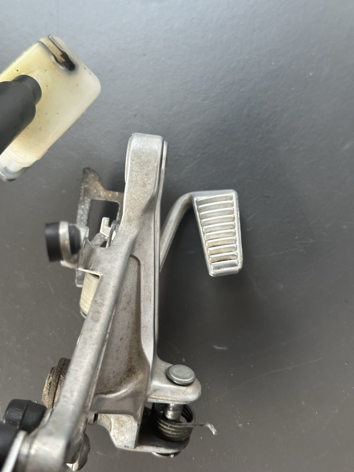 HONDA CBR1000RR FIREBLADE Right Front Footrest Hanger 2004-2005 SPARES/REPAIRS