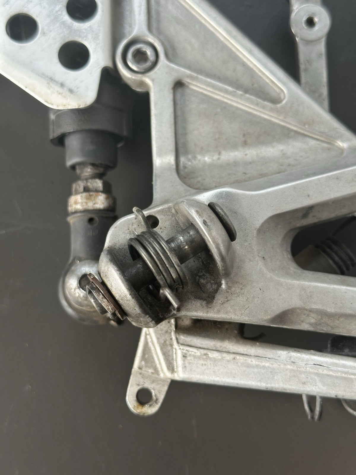 HONDA CBR1000RR FIREBLADE Right Front Footrest Hanger 2004-2005 SPARES/REPAIRS