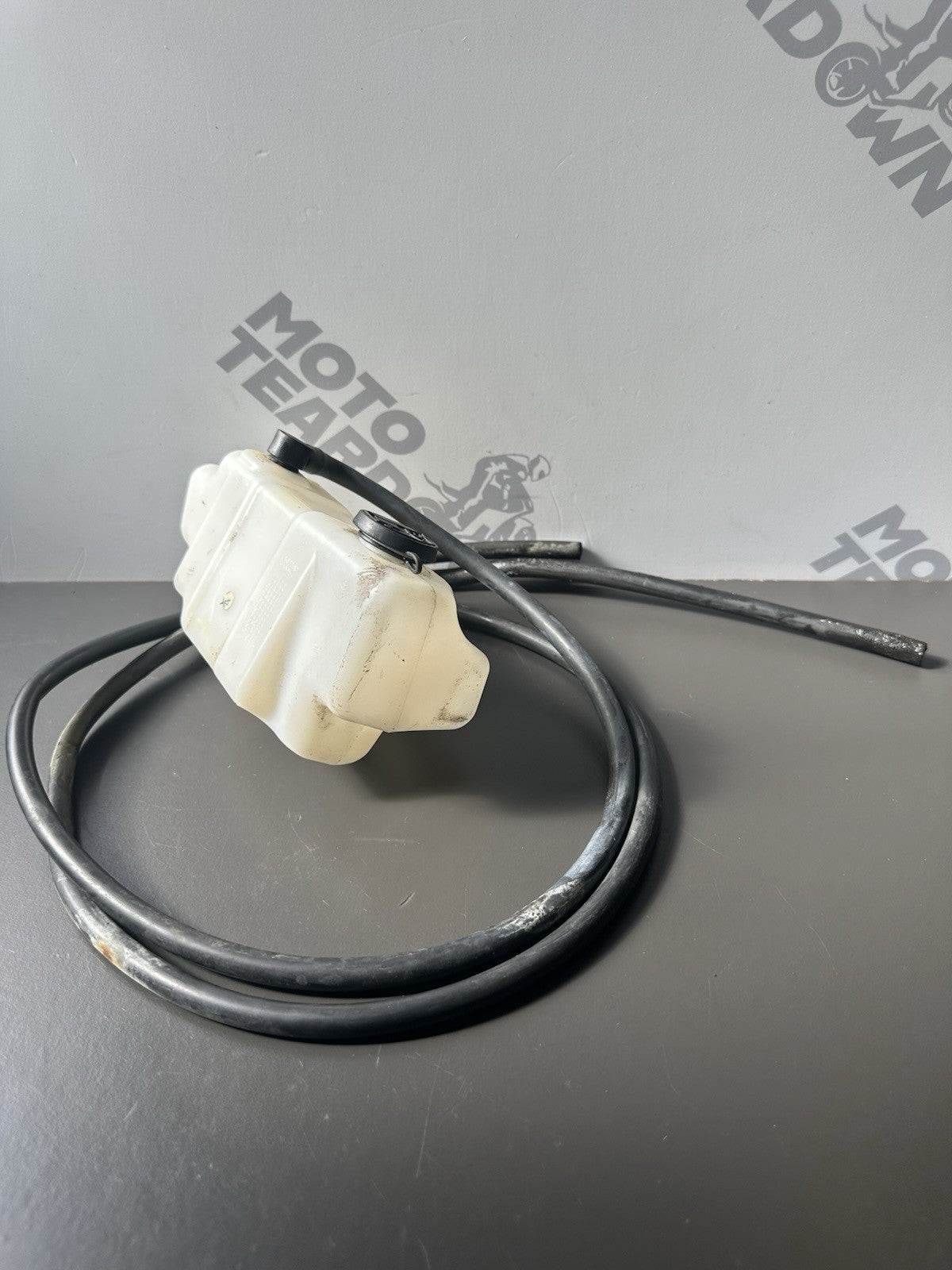 TRIUMPH STREET TRIPLE 675 675R COOLANT BOTTLE Radiator Coolant Bottle T2102200