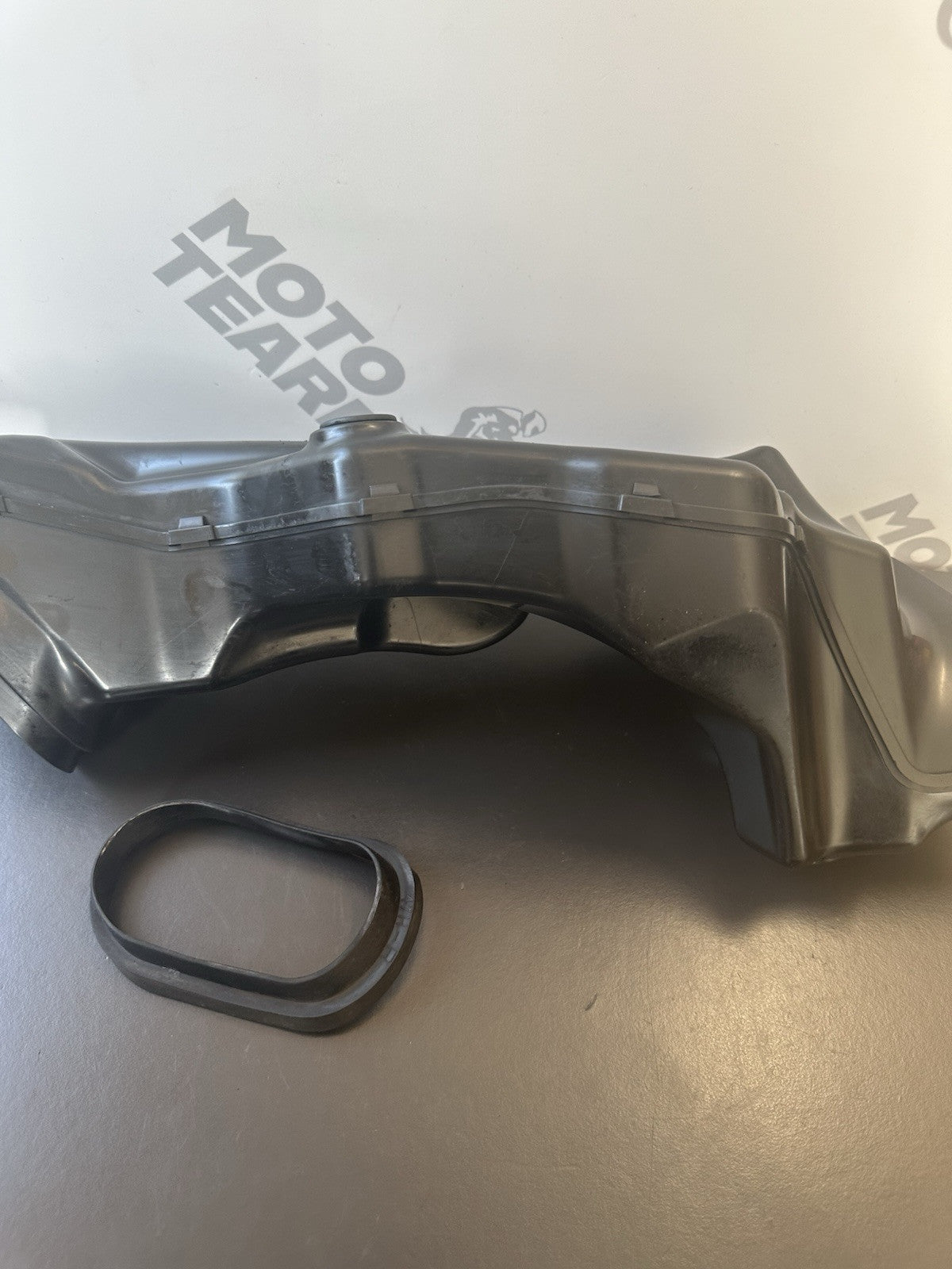 Suzuki GSXR 1000 Right Air Intake Duct RT Air Duct 2009-2016 OEM 94420-47HO