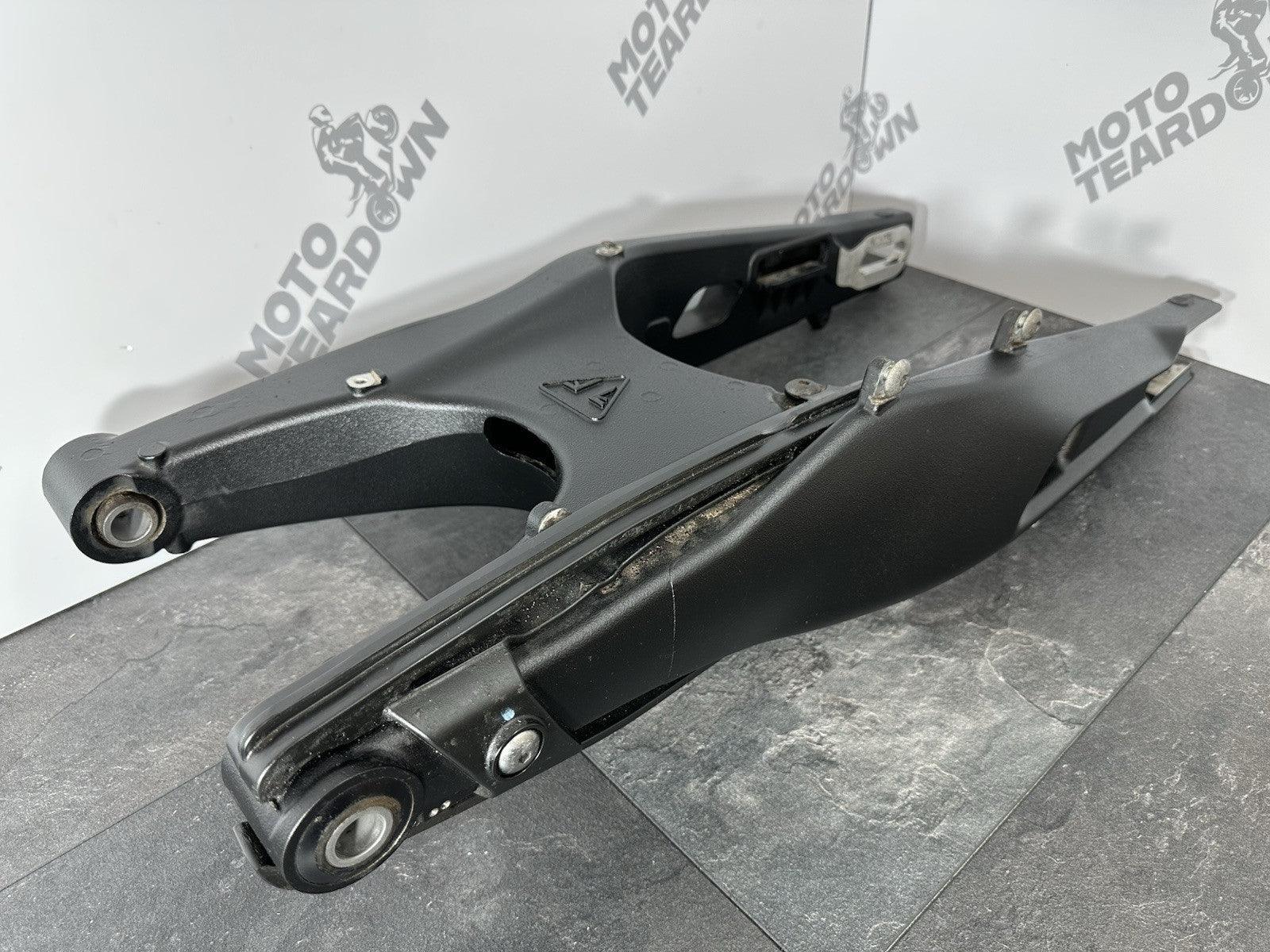 Triumph TIGER 900 GT PRO 2022 Swing Arm Swingarm 6337 Miles 2020-2023 OEM