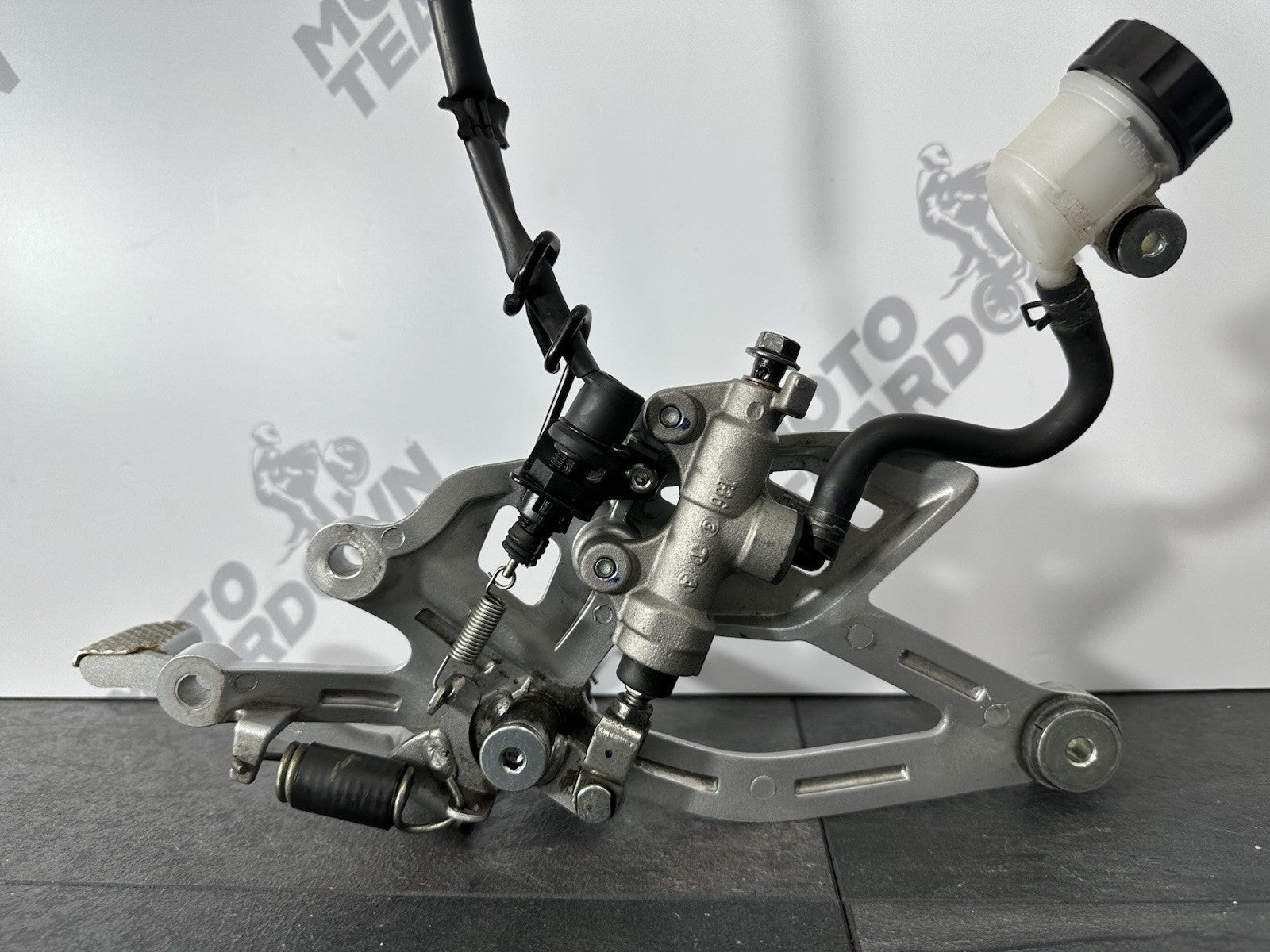 Yamaha R125 R 125 2024 Right Rearset Footrest Rear Brake 6890 Miles 2023-2025