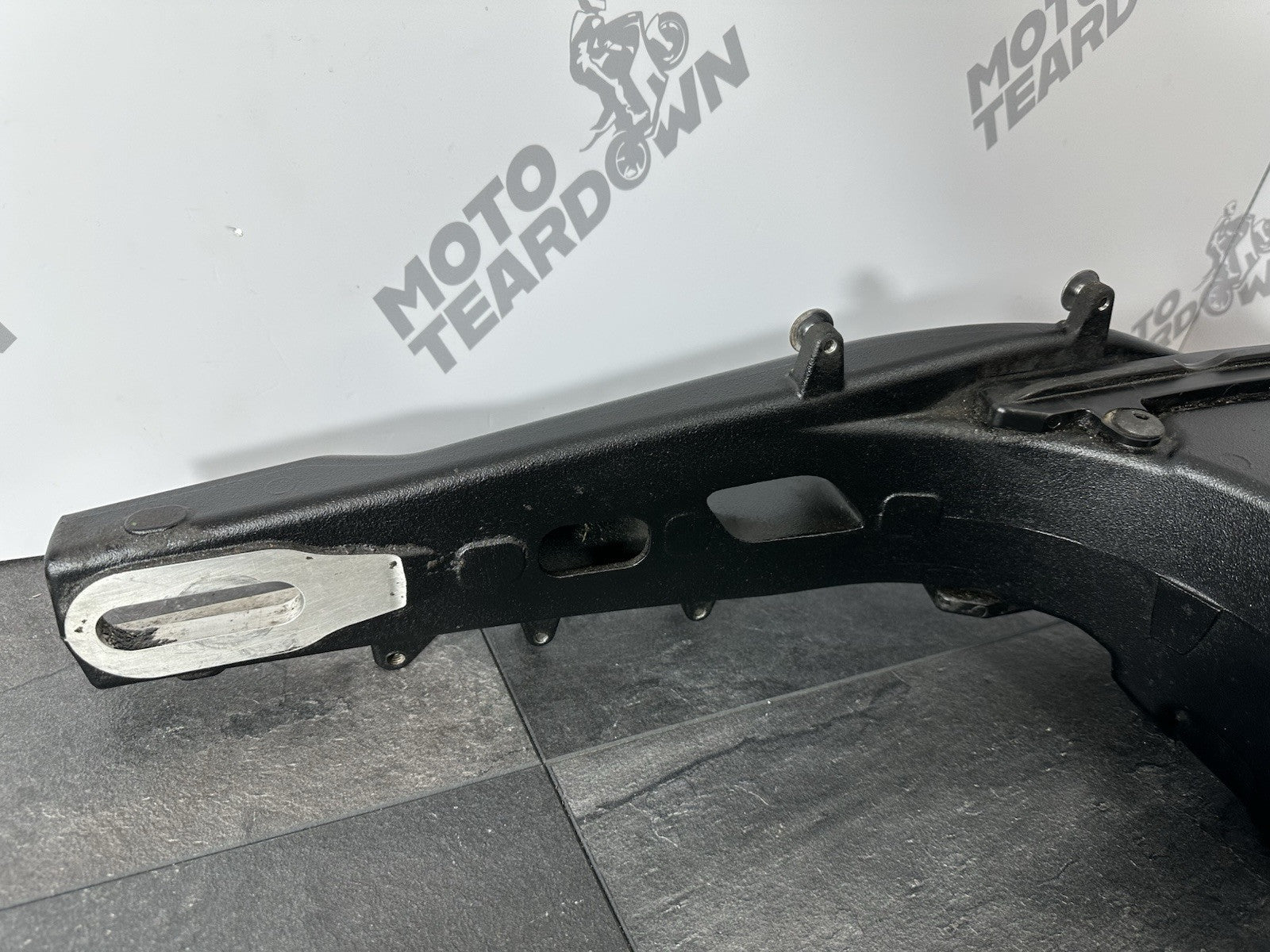 Triumph TIGER 900 GT PRO 2022 Swing Arm Swingarm 6337 Miles 2020-2023 OEM