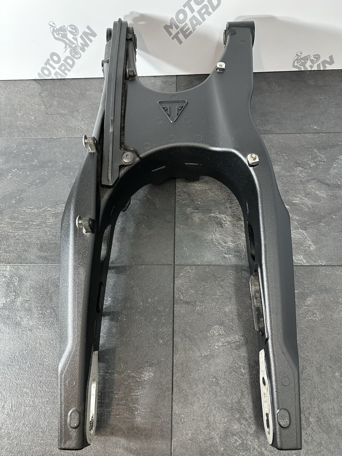 Triumph TIGER 900 GT PRO 2022 Swing Arm Swingarm 6337 Miles 2020-2023 OEM