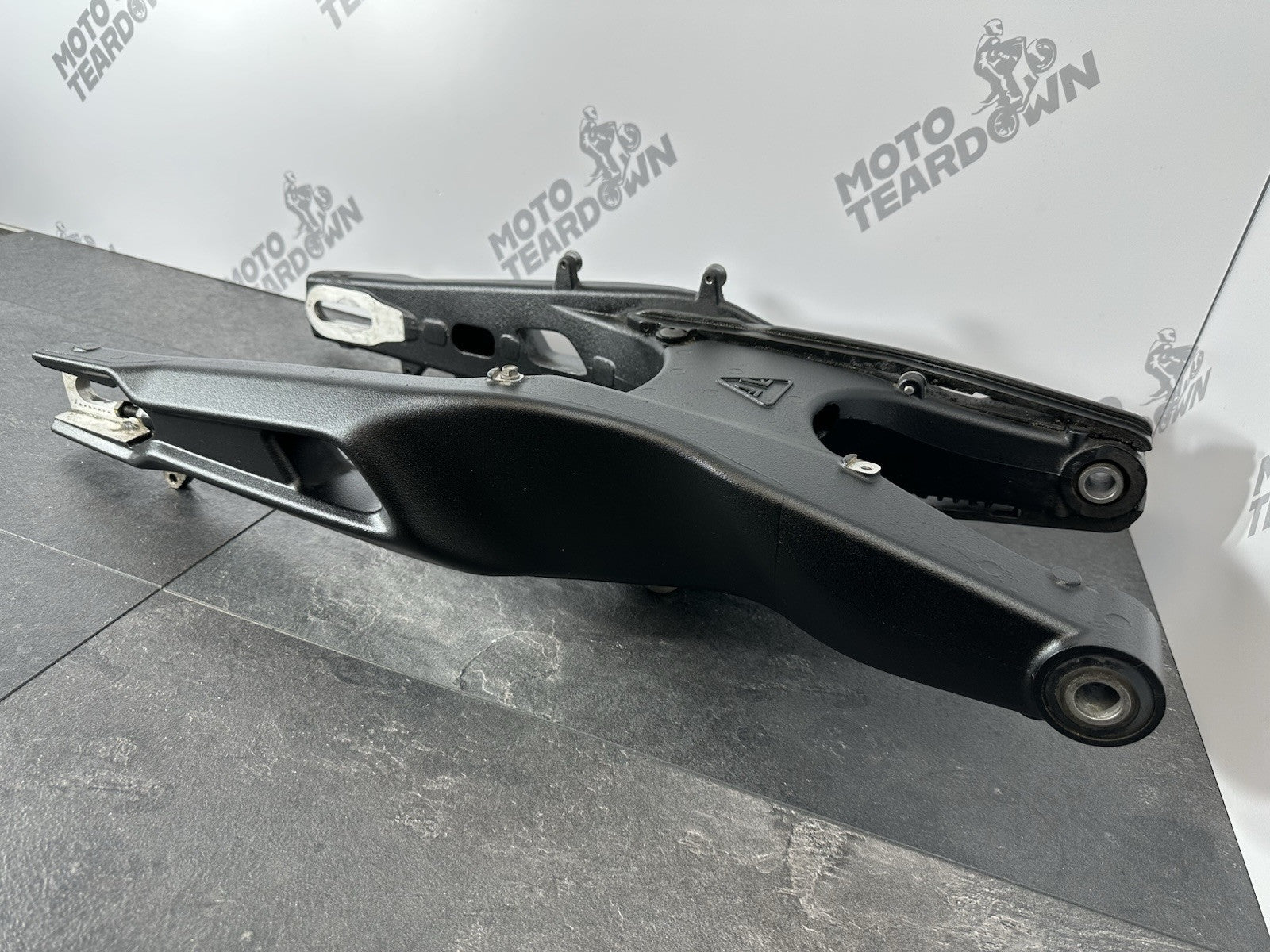 Triumph TIGER 900 GT PRO 2022 Swing Arm Swingarm 6337 Miles 2020-2023 OEM