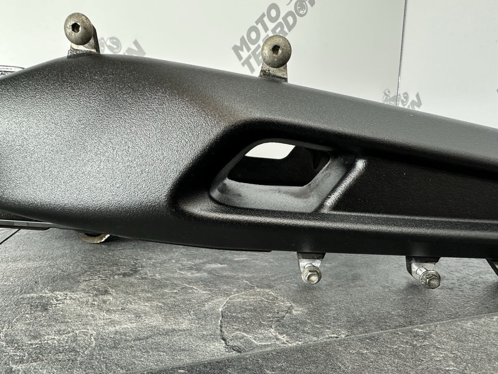 Triumph TIGER 900 GT PRO 2022 Swing Arm Swingarm 6337 Miles 2020-2023 OEM
