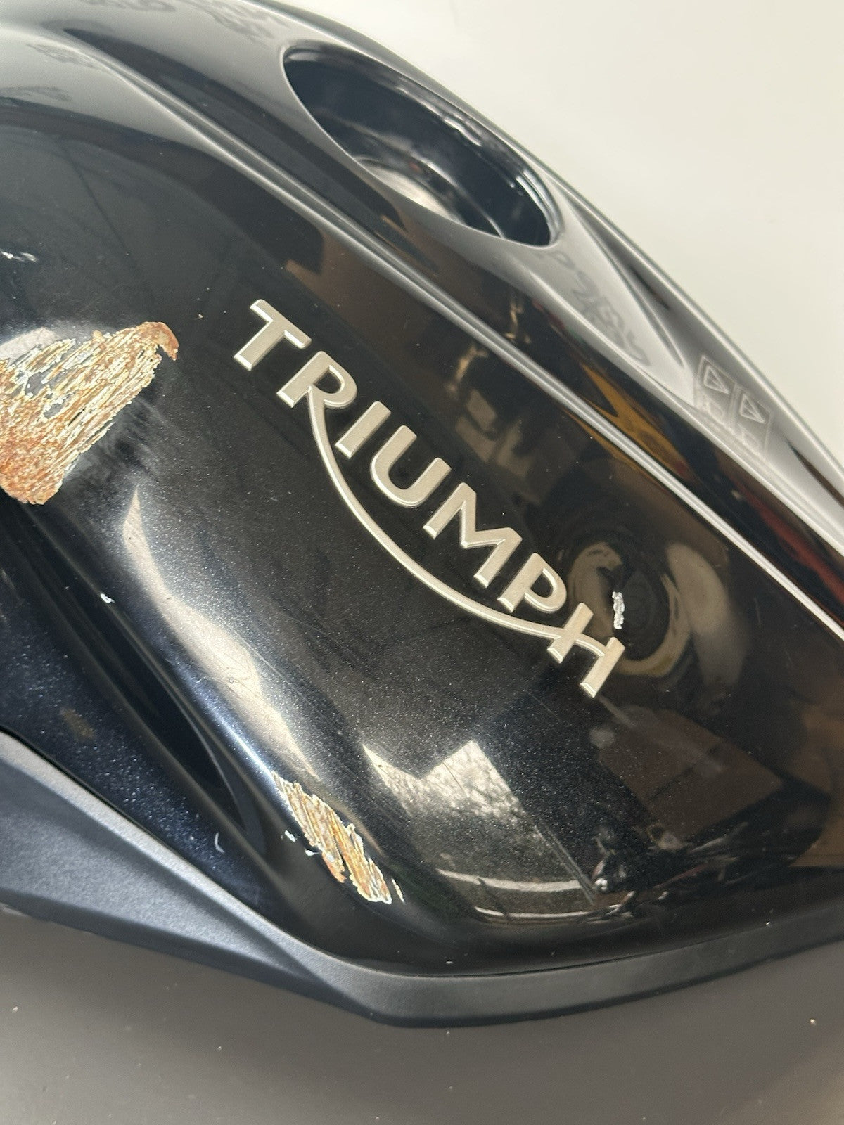 TRIUMPH STREET TRIPLE 675R PETROL TANK FUEL TANK YEAR 2011 OEM 675R Fuel Tank