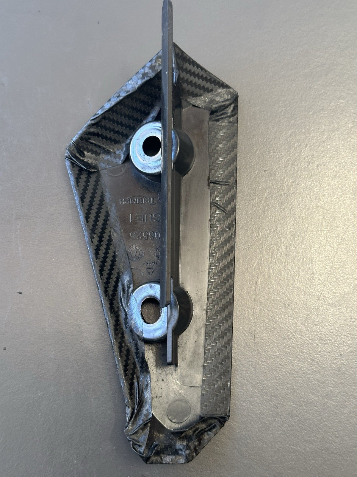 TRIUMPH SPEED TRIPLE 1050 FRONT MUDGUARD SIDE COVER LEFT RIGHT 2306525 2306524