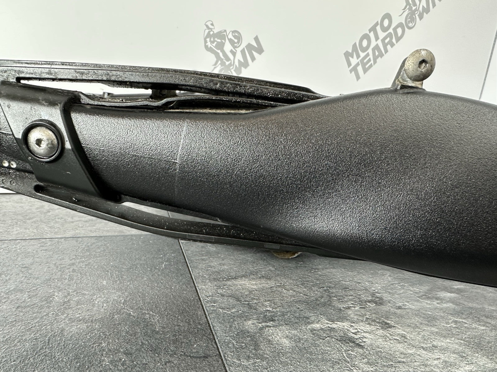 Triumph TIGER 900 GT PRO 2022 Swing Arm Swingarm 6337 Miles 2020-2023 OEM