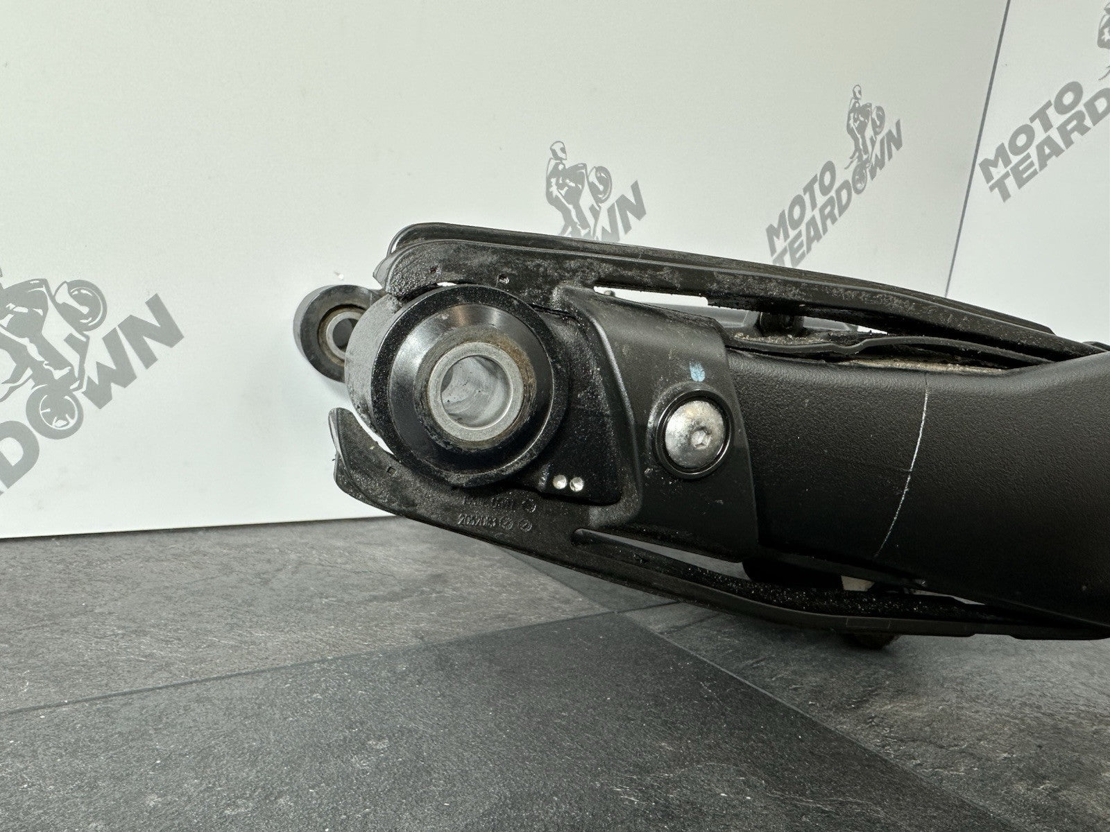 Triumph TIGER 900 GT PRO 2022 Swing Arm Swingarm 6337 Miles 2020-2023 OEM
