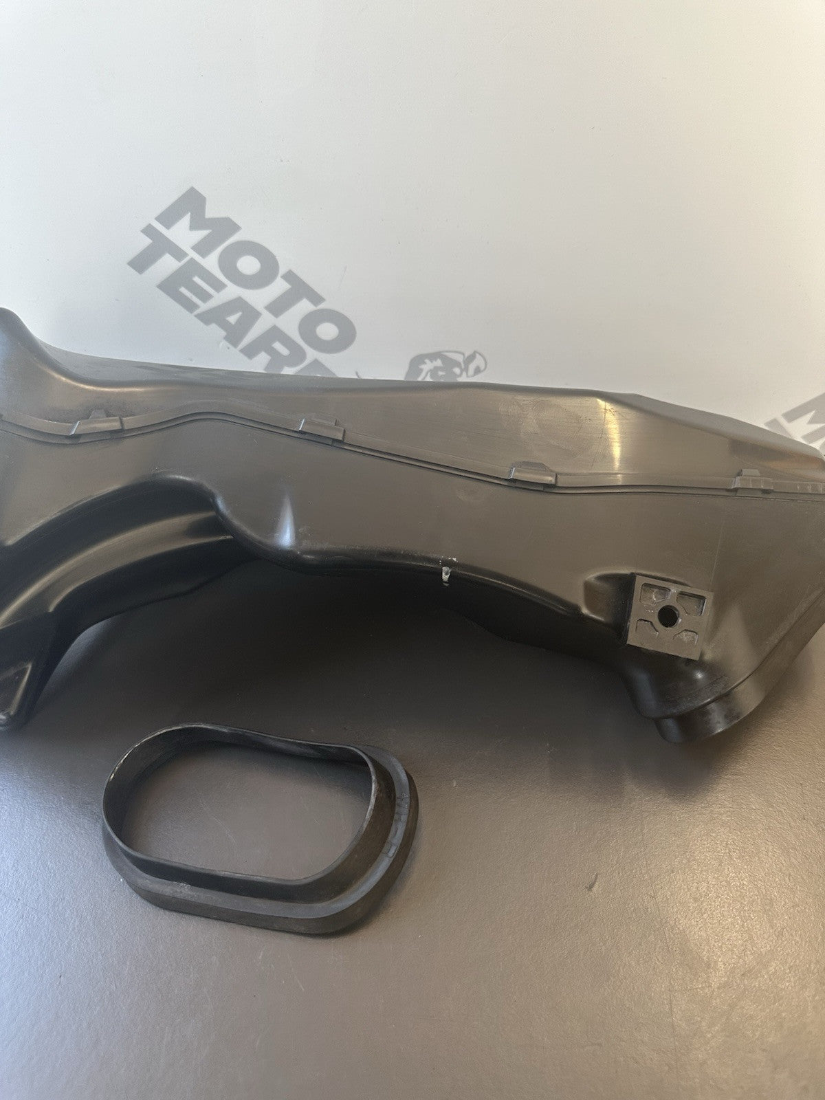 Suzuki GSXR 1000 Right Air Intake Duct RT Air Duct 2009-2016 OEM 94420-47HO