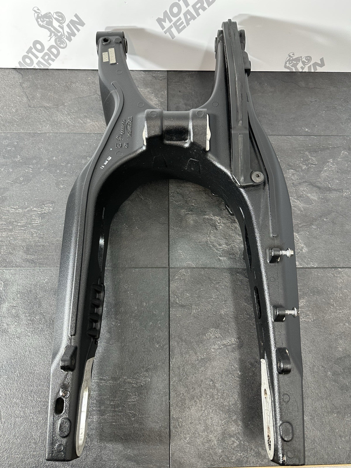 Triumph TIGER 900 GT PRO 2022 Swing Arm Swingarm 6337 Miles 2020-2023 OEM