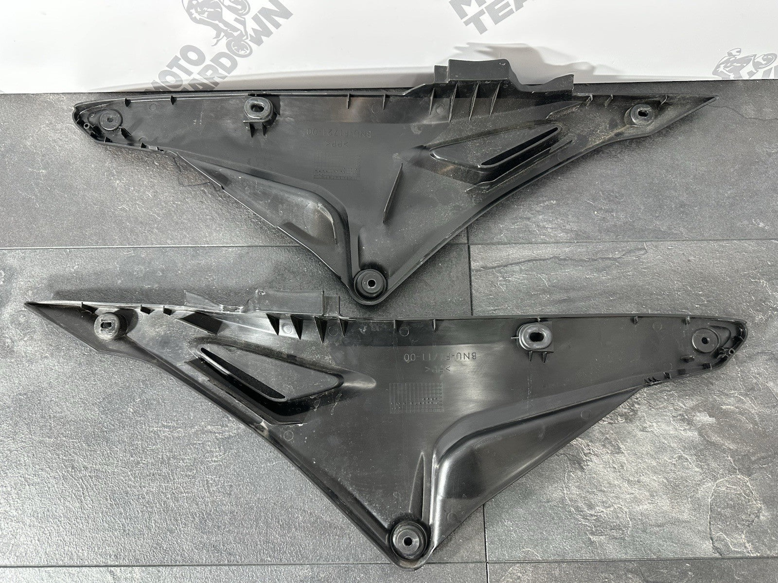 Yamaha R125 R 125 2024 Side Seat Fairings Left Right 6890 Miles 2023-2025 OEM
