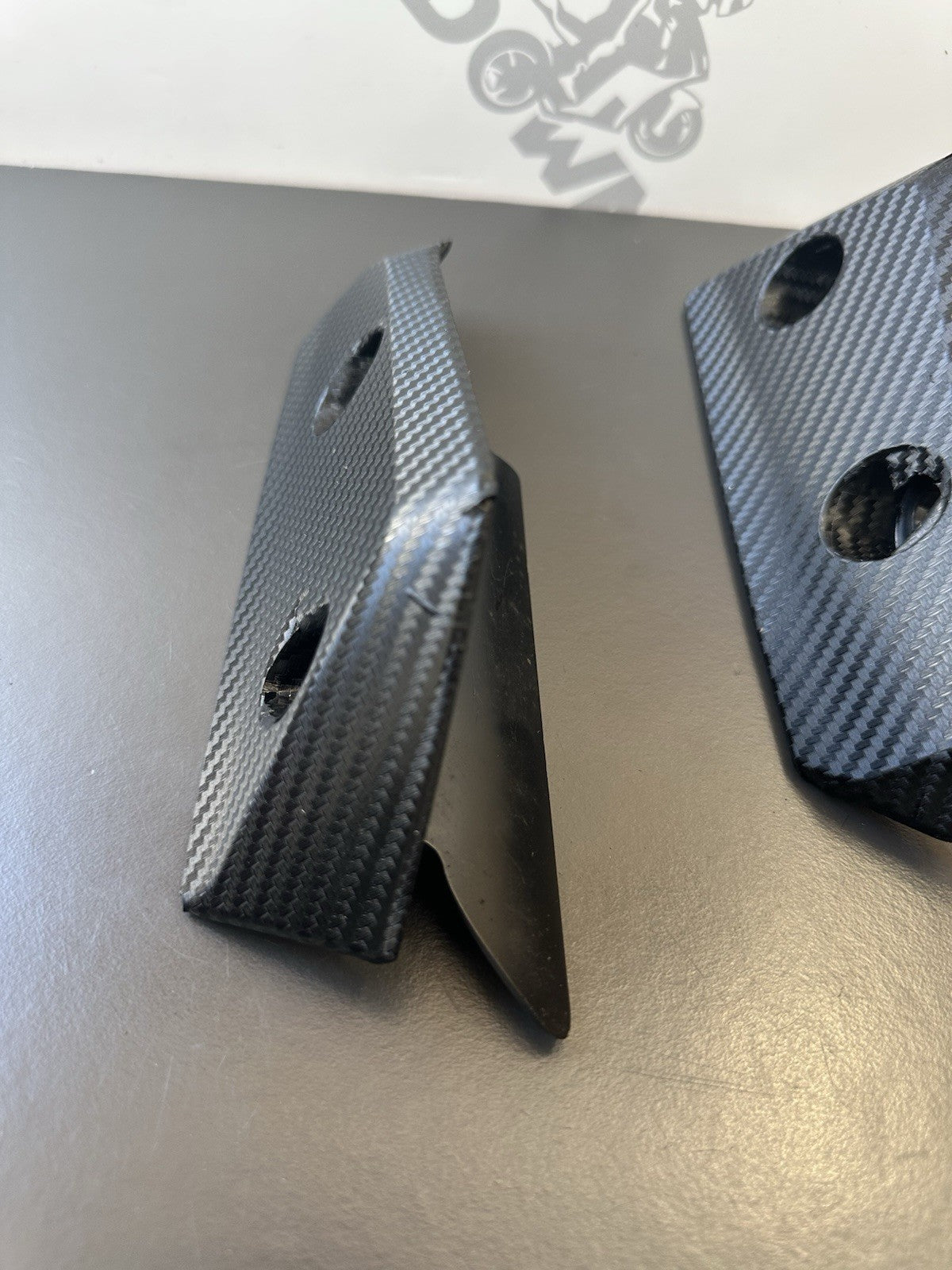 TRIUMPH SPEED TRIPLE 1050 FRONT MUDGUARD SIDE COVER LEFT RIGHT 2306525 2306524