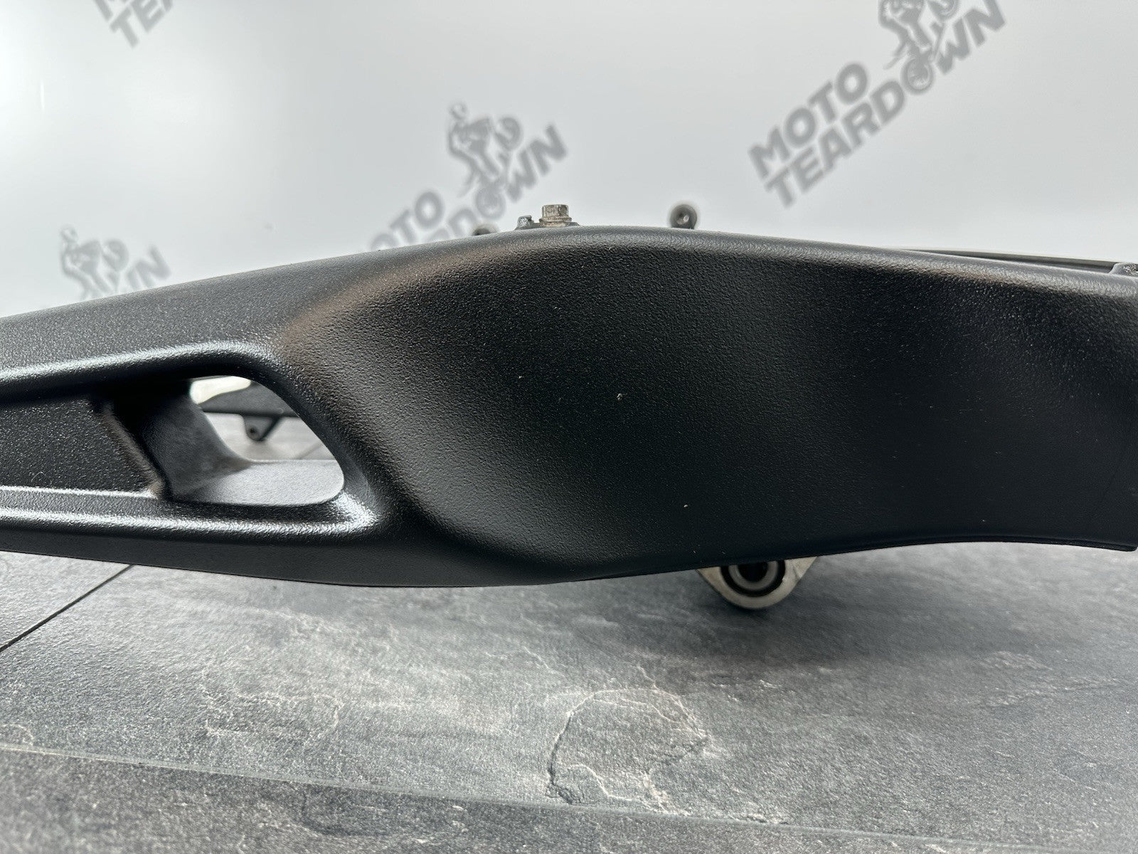 Triumph TIGER 900 GT PRO 2022 Swing Arm Swingarm 6337 Miles 2020-2023 OEM