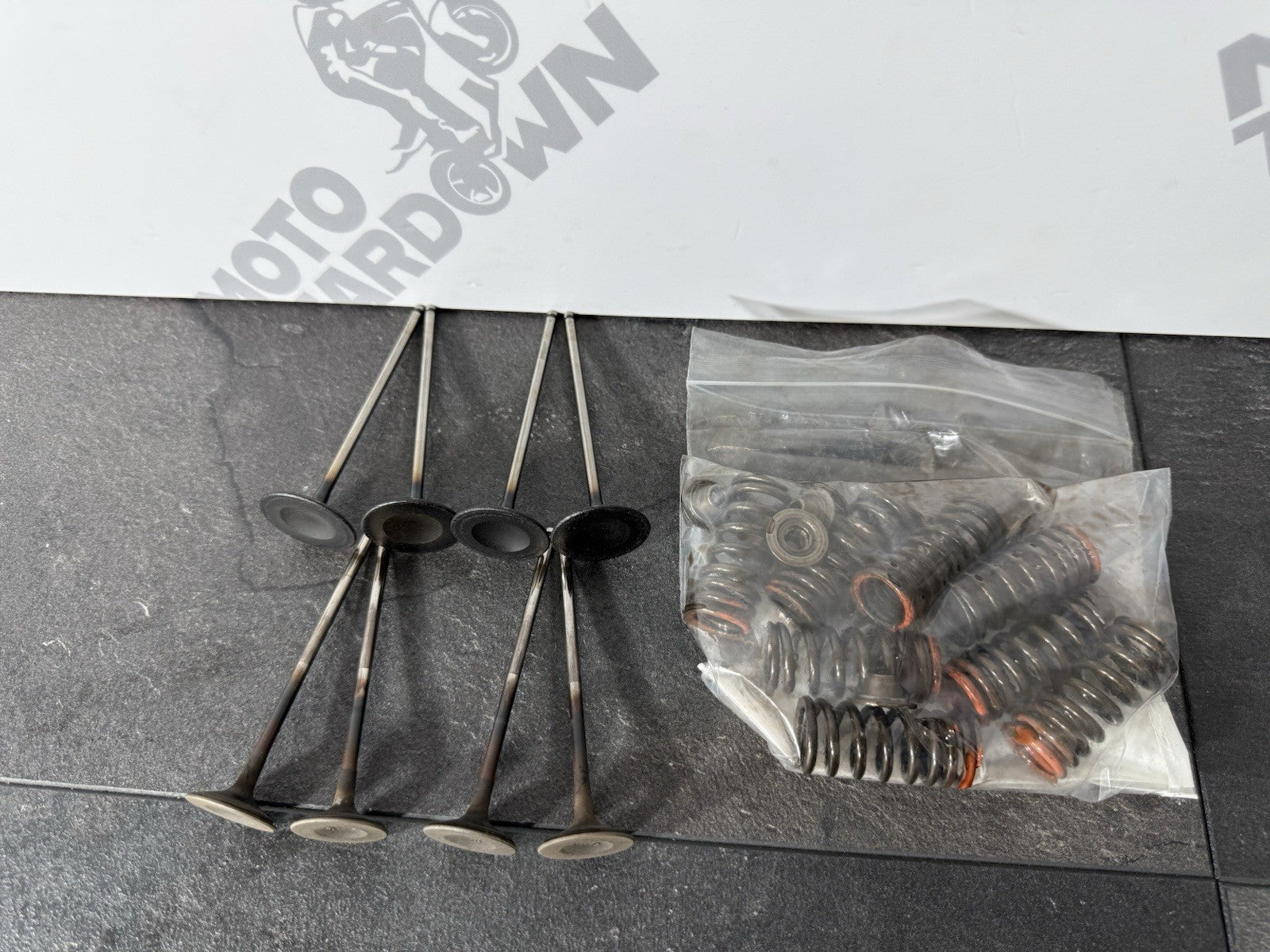 Triumph Street Triple 765 R 2017 4x Valves Inlet & Exhaust 18498m 2018-2021 OEM