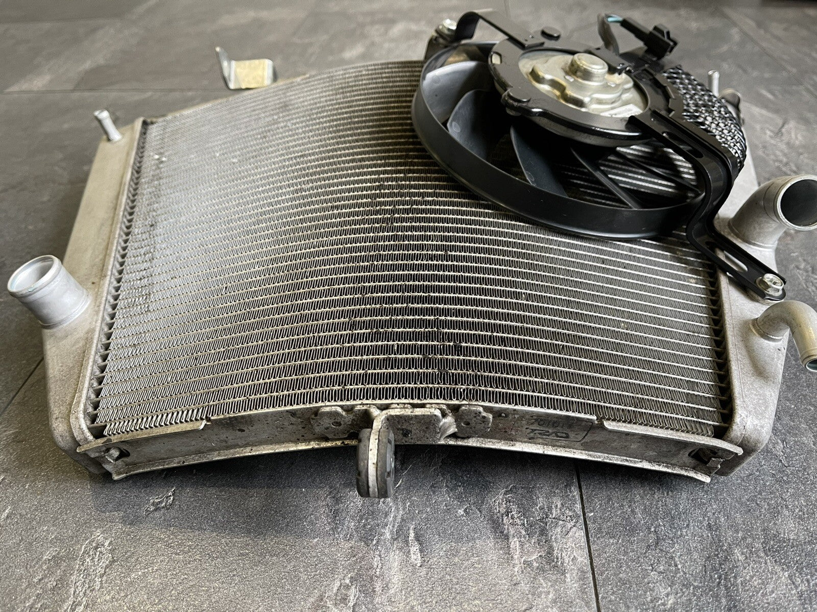 Suzuki GSXR 750 2013 L3 Radiator & Fan Coolant Rad GSXR 600 2011-2018 L1-L8 OEM