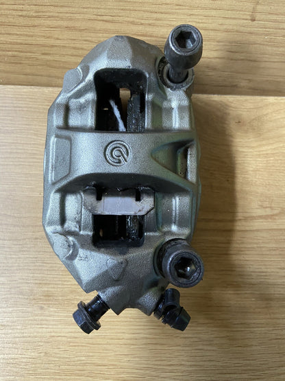 Triumph Street Triple 765 RS BREMBO FRONT BRAKE CALIPERS Brembo Monobloc M50 OEM