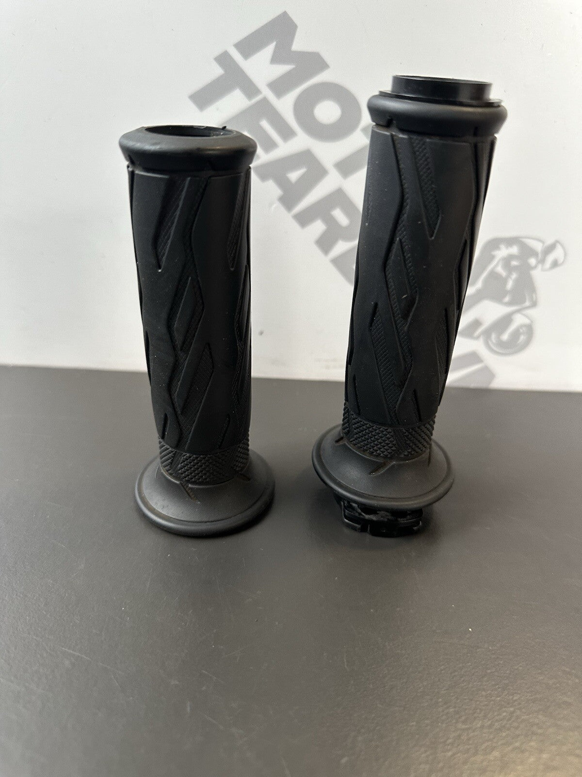 SUZUKI GSXR 600 750 HANDLEBAR GRIPS RIGHT LEFT THROTTLE OEM 600 L1-L7 2011-2016
