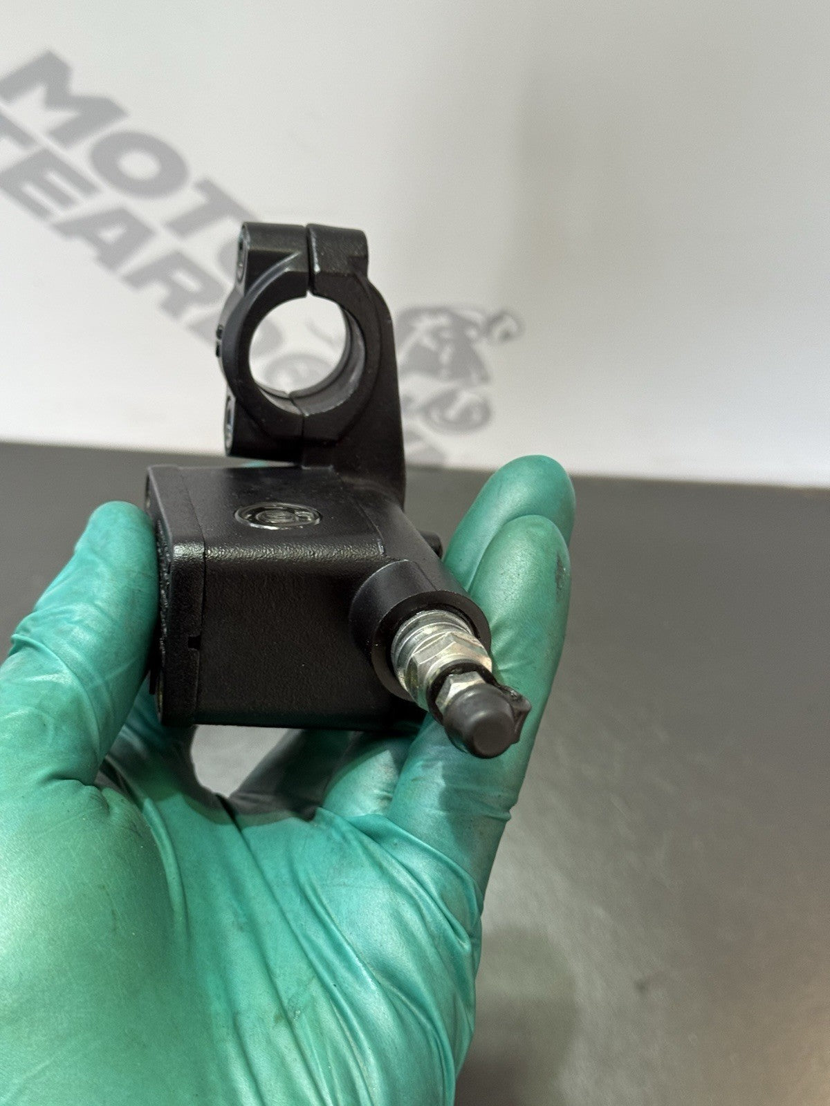 3298c1f7-198a-475f-a8b7-c8c33aa6f937